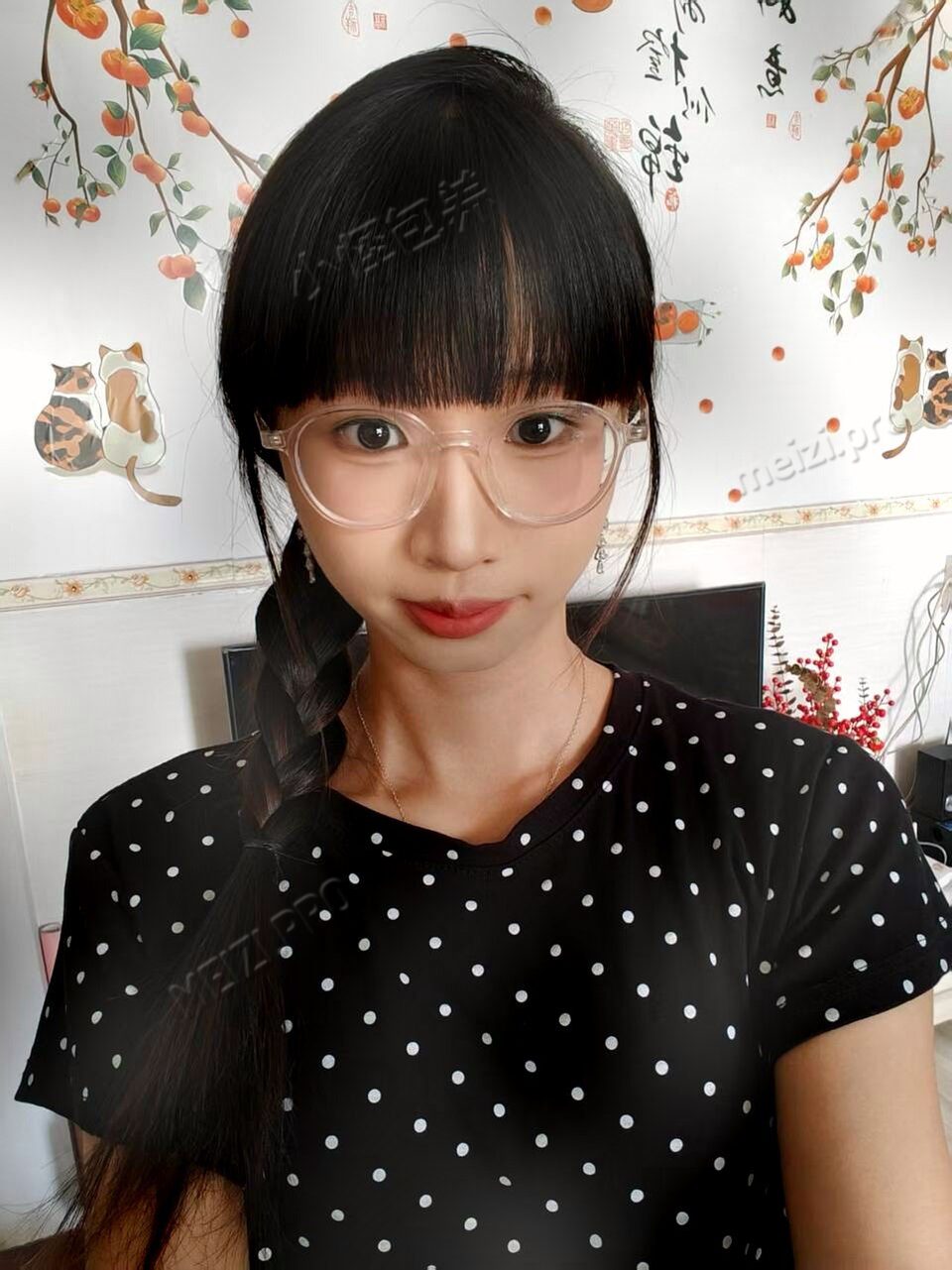 贵州 黔西南 20岁 168cm 93 A杯 学生 粉嫩乖巧懂事 抽烟纹身:无 SM:否 无套:否 口交:可 过夜:可 同居:可 可飞:可 价格:3 特点:粉嫩乖巧懂事