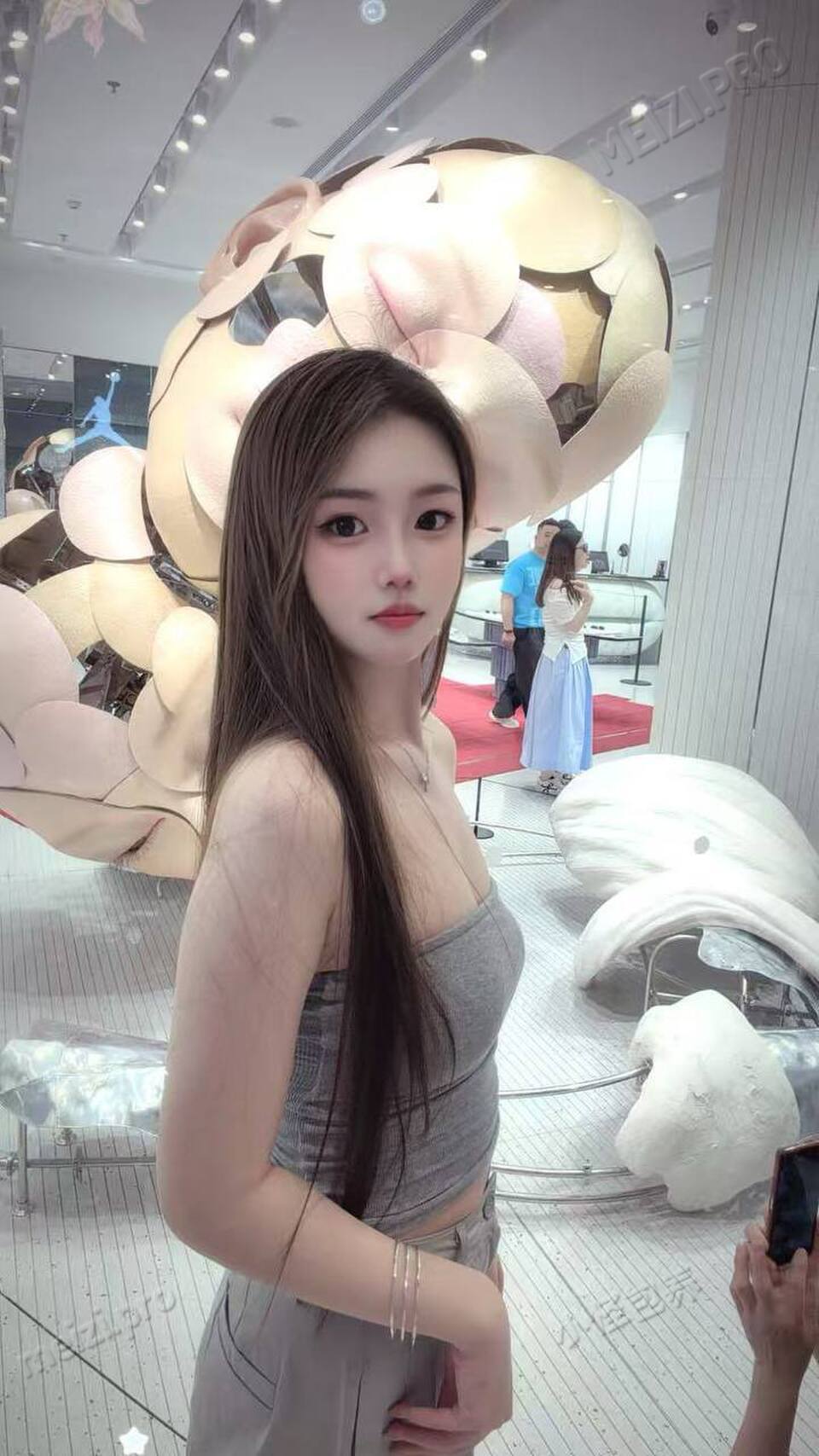江苏 无锡 18岁 163cm 89 B杯 学生 抽烟纹身:无纹身 SM:否 无套:可 口交:否 过夜:可 同居:否 可飞:可其他城市 不可出国 价格:12