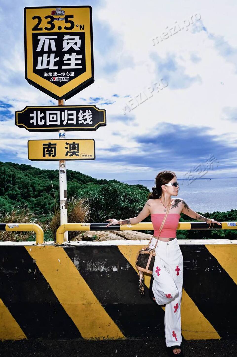 江西 萍乡 22岁 155cm 40 C杯 性格好,听话乖巧,有纹身不懂事的时候纹的希望不要介意,娇小可爱身材好,匀称,皮肤嫩,比较紧,反差,水多,有一点点敏感 抽烟纹身:不抽烟有纹身 SM:否 无套:可 口交:否 过夜:可 可飞:可,港奥 价格:5.2 特点:性格好,听话乖巧,有纹身不懂事的时候纹的希望不要介意,娇小可爱身材好,匀称,皮肤嫩,比较紧,反差,水多,有一点点敏感