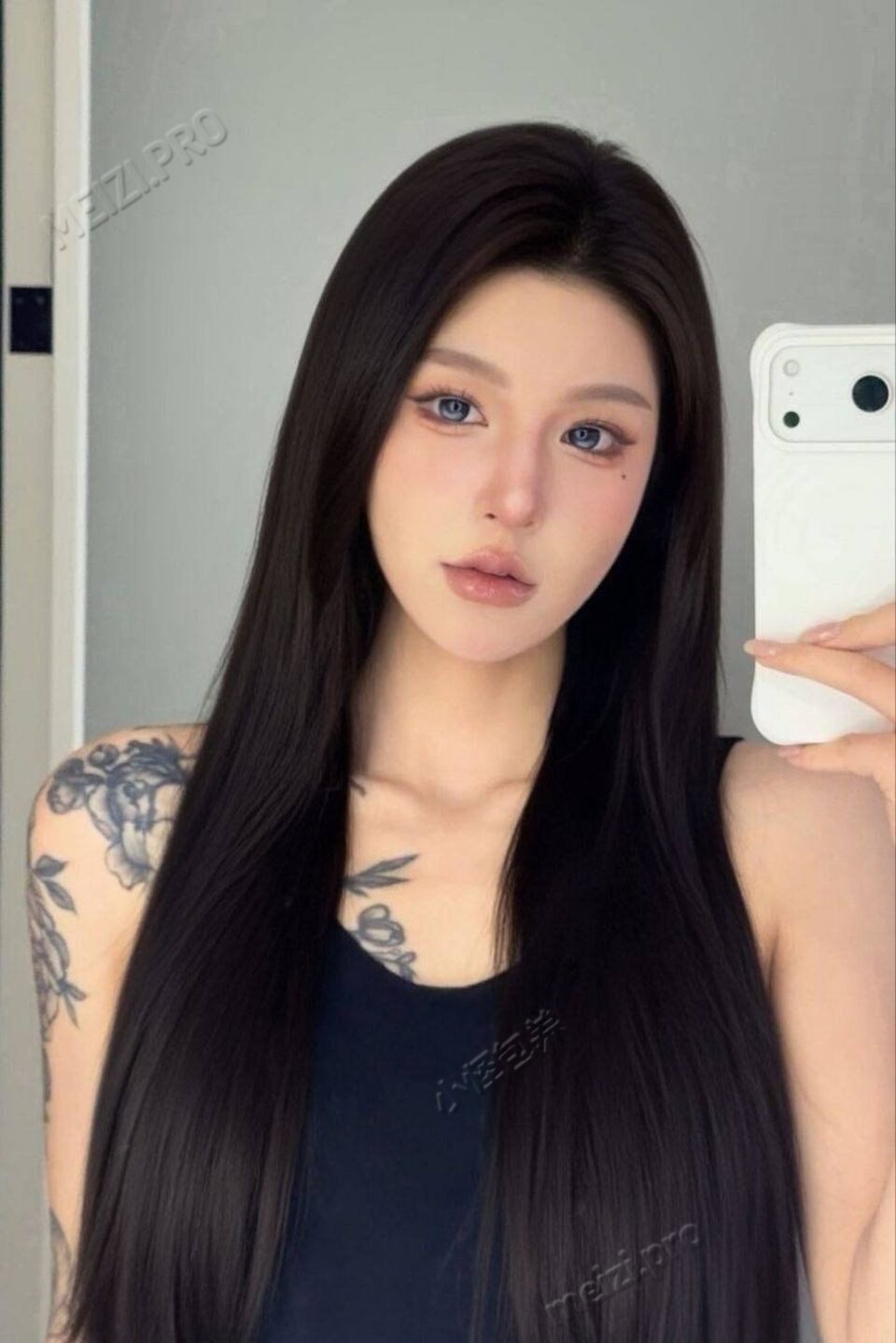 河南 郑州 23岁 170cm 100 B杯 模特 身材好,皮肤不错,性经历少 抽烟纹身:偶尔抽烟有纹身 SM:否 无套:否 口交:可 过夜:可 同居:否 可飞:否 价格:40 特点:身材好,皮肤不错,性经历少