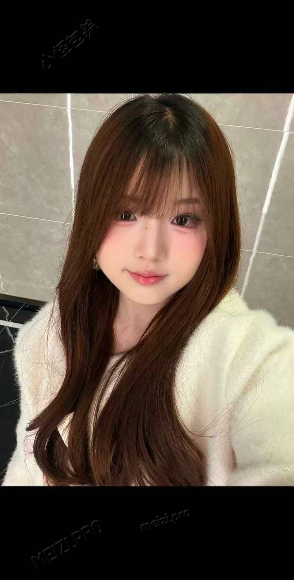 云南 昆明 18岁 152cm 39 无 有趣 抽烟纹身:无 SM:否 无套:可 口交:否 过夜:可 同居:可 可飞:能其他城市 价格:30 特点:有趣