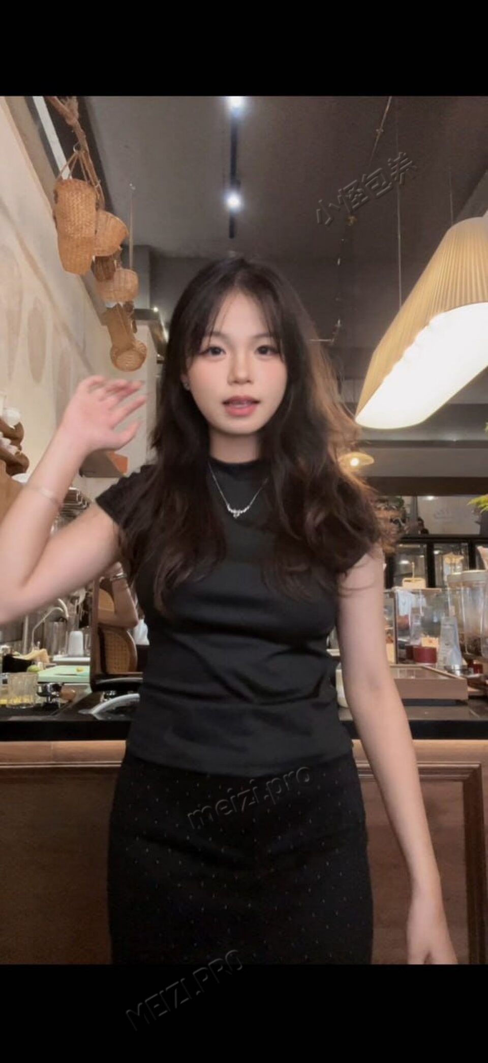 广东 惠州 17岁 170cm 109 B杯 学生 高 身材好 无套:否 口交:否 过夜:否 同居:否 可飞:可以 价格:3 特点:高 身材好