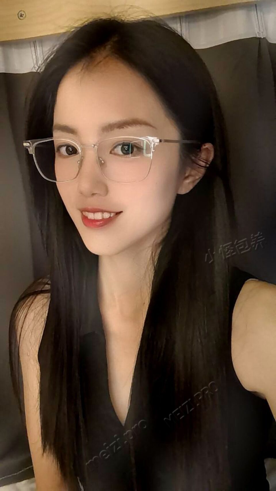 贵州 贵阳 25岁 164cm 89 B杯 抽烟纹身:无 SM:否 无套:否 口交:可 过夜:可 同居:可 可飞:可 价格:8
