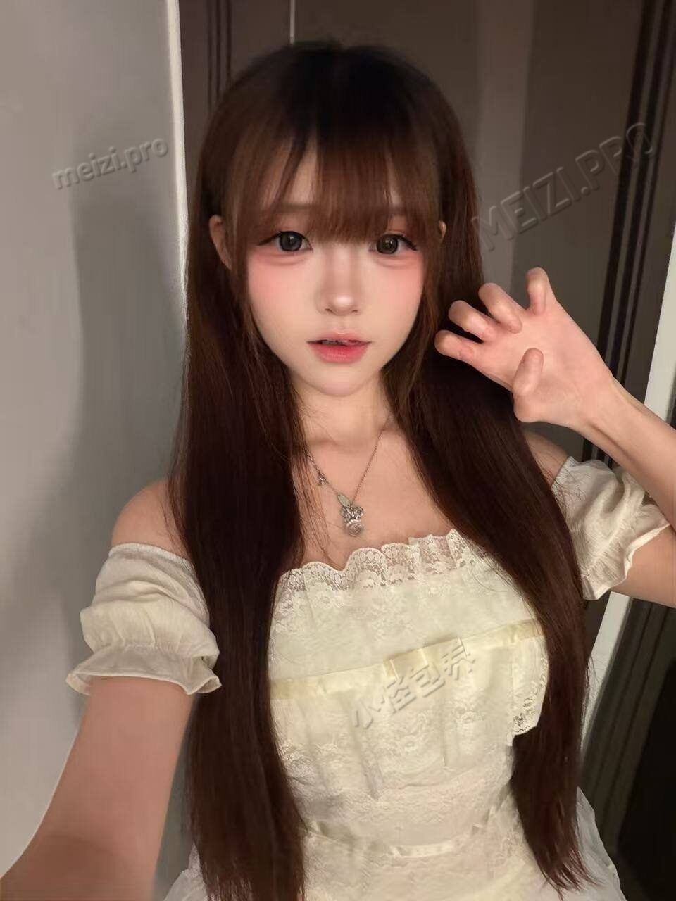 湖北 武汉 19岁 165cm 89 B杯 学生 艺术生 身高高 比例好 皮肤白 长相甜美 声音好听 喜欢cosplay 丝袜控 性格好 情商高嘴巴甜 会提供情绪价值 会喝一点8+1如果你需要的话可以陪你微醺 抽烟纹身:无 SM:是 无套:否 口交:可 过夜:可 同居:否 可飞:可 外省 港澳 价格:8 特点:艺术生 身高高 比例好 皮肤白 长相甜美 声音好听 喜欢cosplay 丝袜控 性格好 情商高嘴巴甜 会提供情绪价值 会喝一点8+1如果你需要的话可以陪你微醺