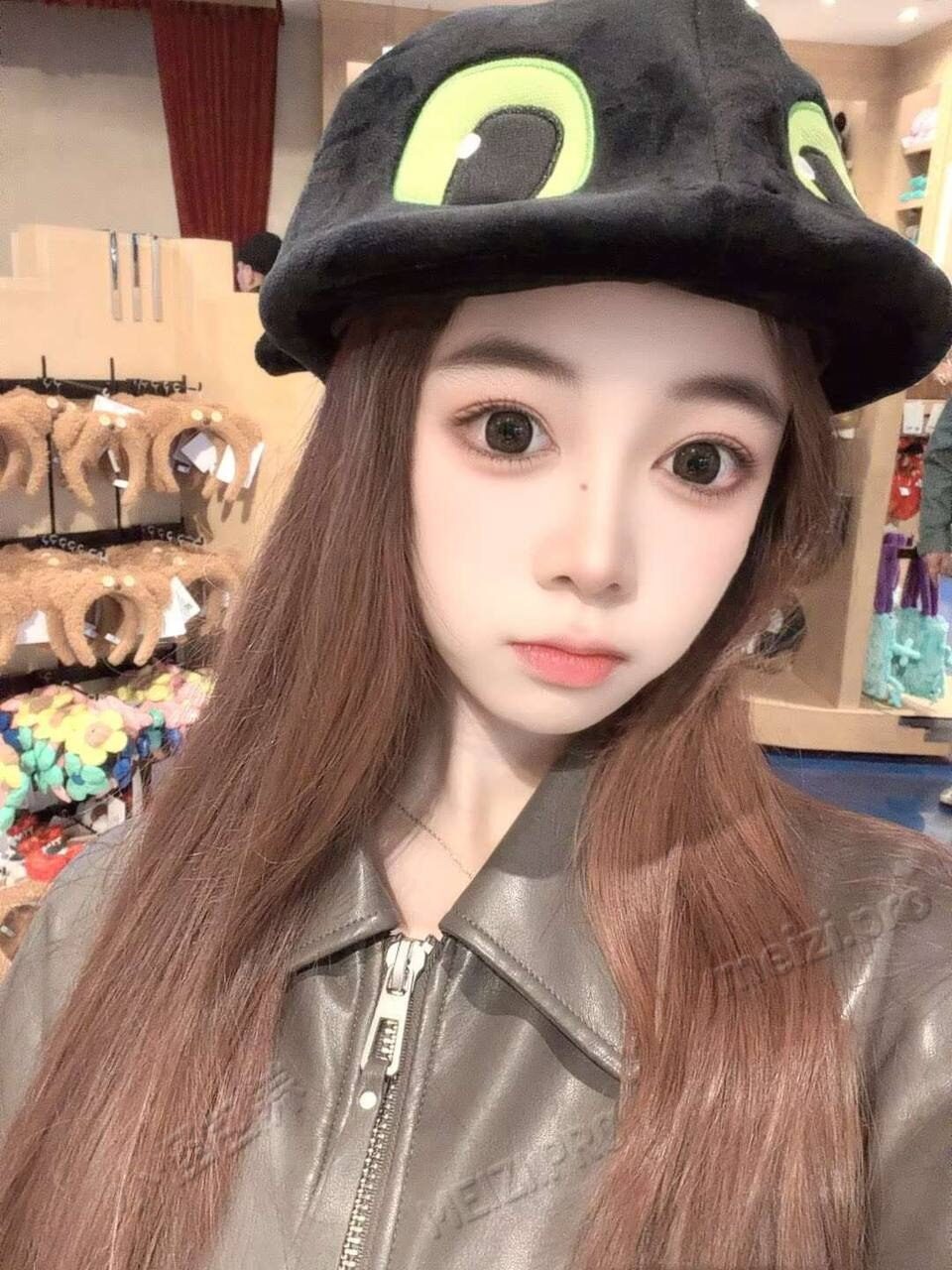 广东 东莞 26岁 160cm 100 B杯 工作 抽烟纹身:无 SM:否 无套:否 口交:否 过夜:可 同居:可 可飞:能 价格:15