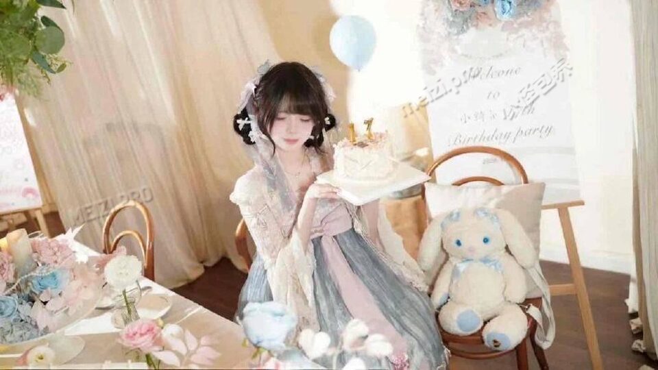 广东 东莞 18岁 171cm 105 C杯 学生 SM:是 无套:否 口交:可 过夜:可 同居:否 可飞:假期可以，可港澳 价格:20
