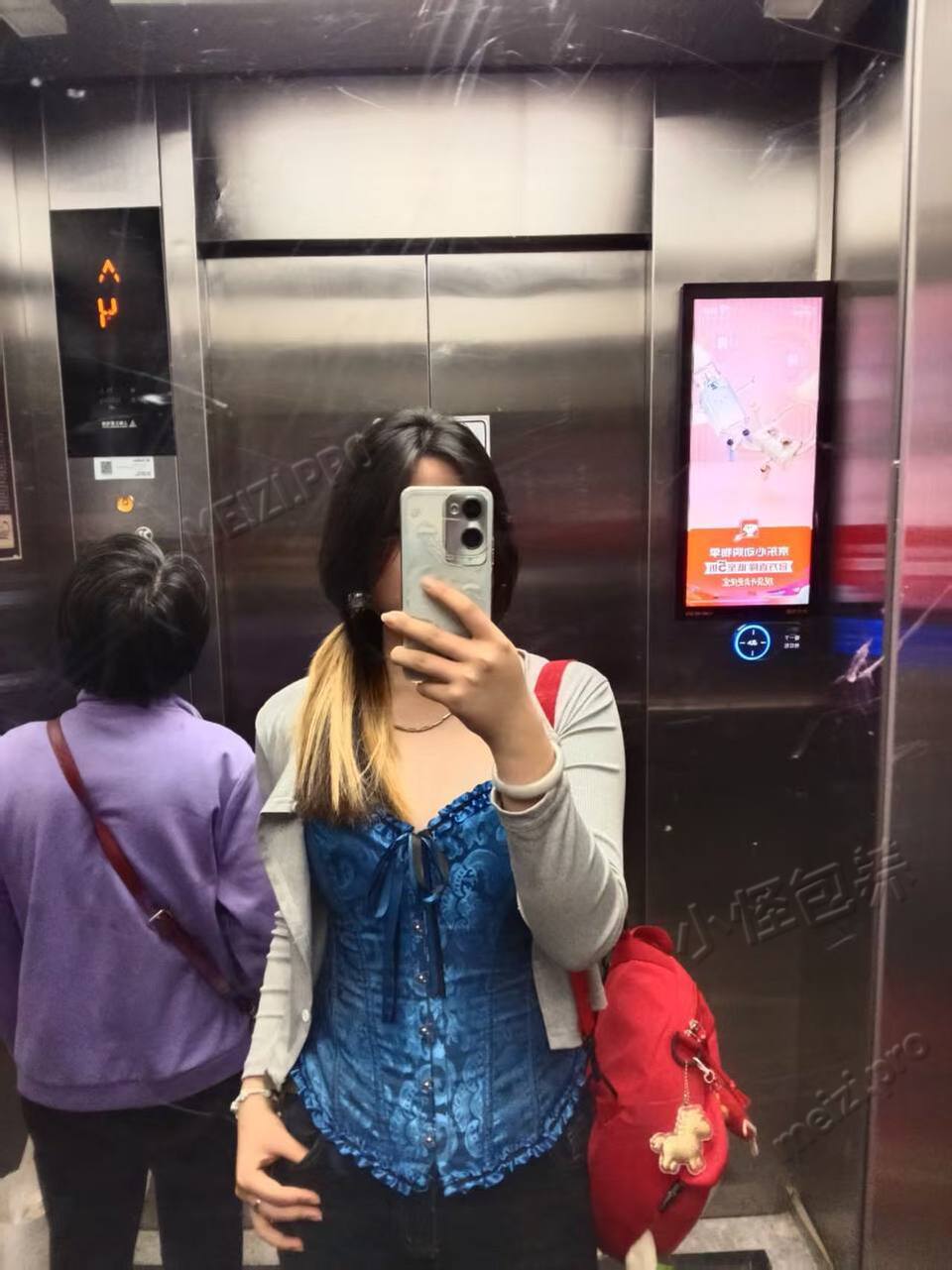 陕西 铜川 17岁 168cm 120 B杯 无 抽烟纹身:无 SM:否 无套:可 口交:可 过夜:可 同居:可 可飞:可 价格:3