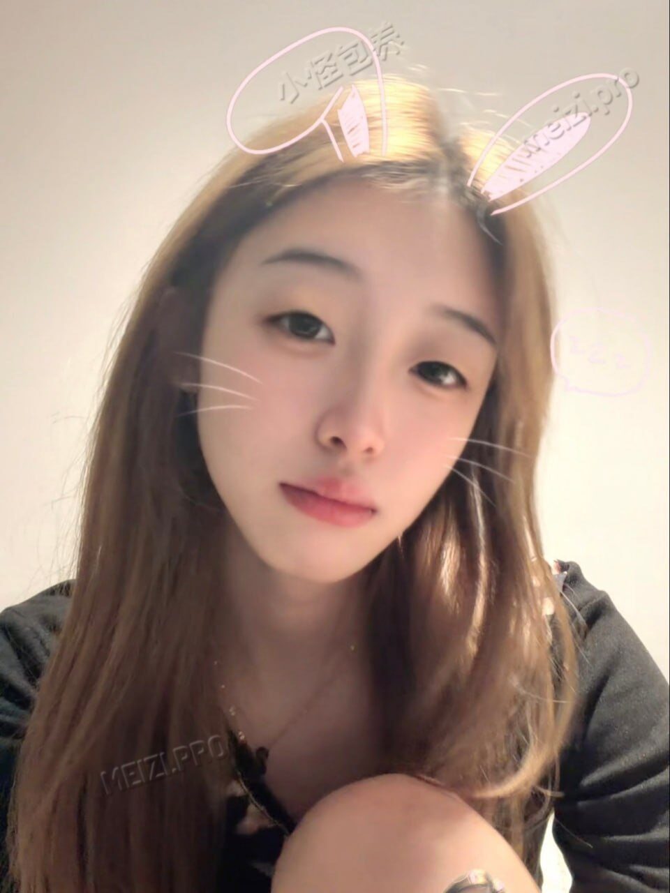 湖南 张家界 20岁 165cm 95 B杯 女生 身材好听话乖 抽烟纹身:有抽烟纹身 SM:否 无套:可 口交:否 过夜:可 可飞:可 价格:5 特点:身材好听话乖