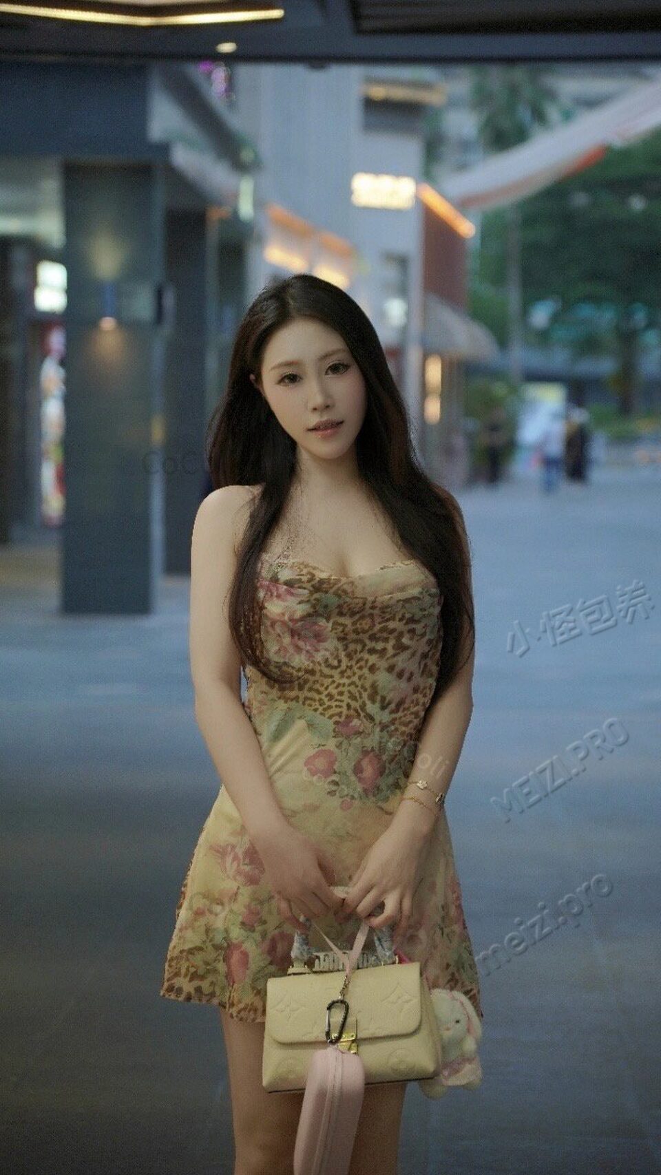 广东 珠海 24岁 167cm 100 C杯 上班 健身 舞蹈 蜜桃臀 皮肤白 无整 性格好 御姐 抽烟纹身:无 SM:是 无套:否 口交:可 过夜:可 可飞:可 价格:30 特点:健身 舞蹈 蜜桃臀 皮肤白 无整 性格好 御姐