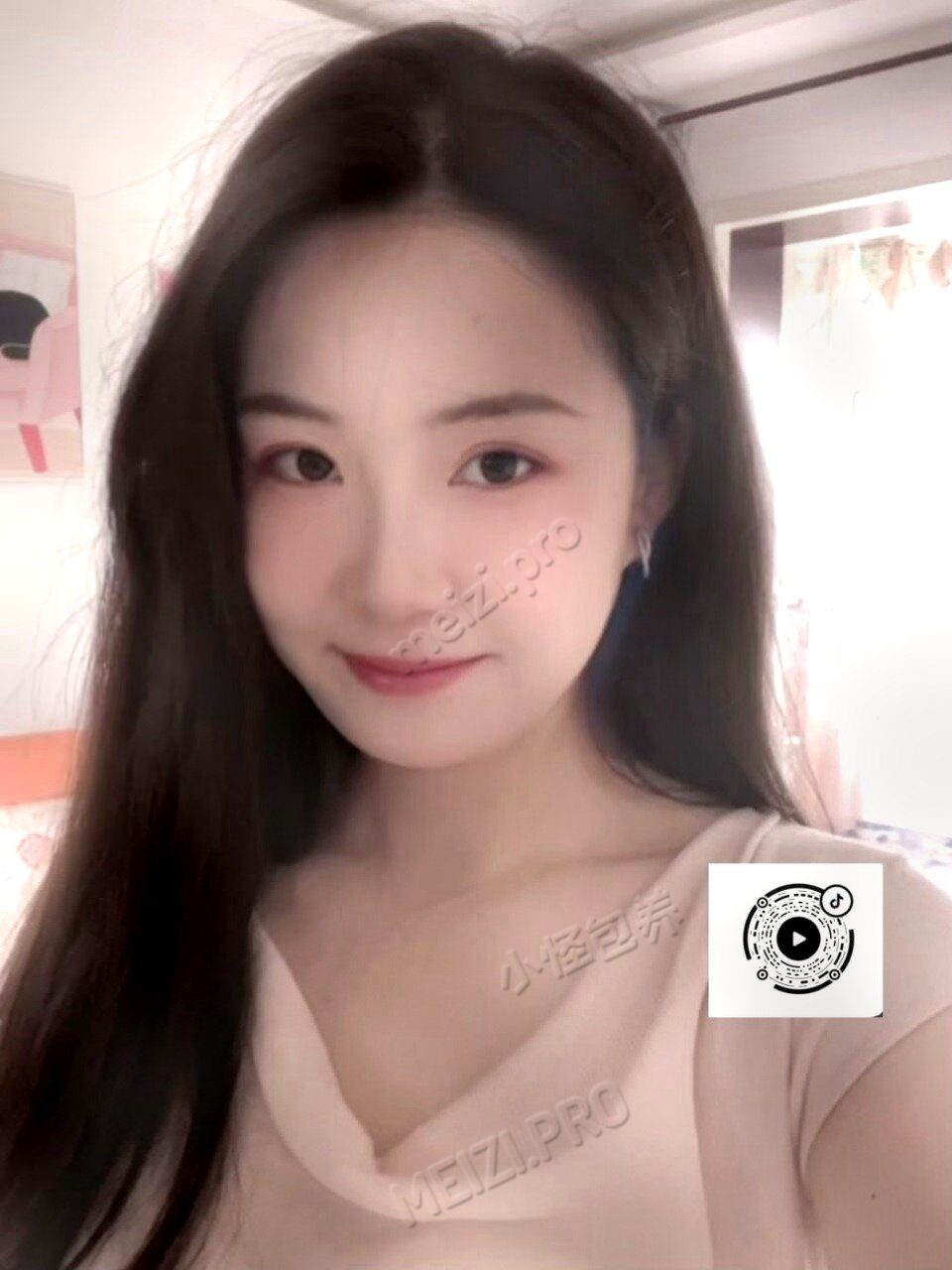 甘肃 兰州 27岁 165cm 100 B杯 工作 性格好 温柔 抽烟纹身:无纹身 SM:是 无套:否 口交:可 过夜:可 同居:可 可飞:能 价格:7 特点:性格好 温柔