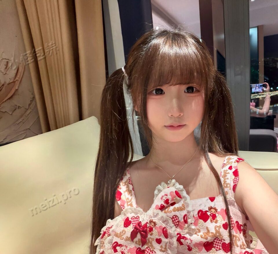 四川 宜宾 18岁 157cm 103 C杯 学生 清纯可爱,童颜巨乳 听话懂事,乖巧伶俐,可盐可甜,小鸟依人,配合度高,活好反差,娇小玲珑,接受程度还可以,会提供情绪价值,待开发更多的新玩法 抽烟纹身:无 SM:是 无套:可 口交:可 过夜:可 同居:否 可飞:可 价格:6 特点:清纯可爱,童颜巨乳 听话懂事,乖巧伶俐,可盐可甜,小鸟依人,配合度高,活好反差,娇小玲珑,接受程度还可以,会提供情绪价值,待开发更多的新玩法