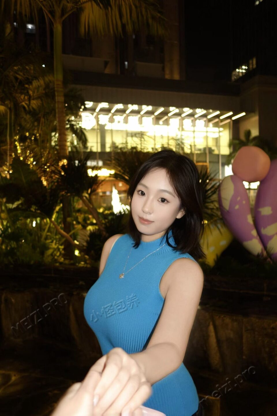 广东 深圳 22岁 163cm 115 F杯 学生 真胸,超轻微m,满月 抽烟纹身:无 SM:是 无套:否 口交:可 过夜:可 可飞:可 本地最好 价格:10 特点:真胸,超轻微m,满月