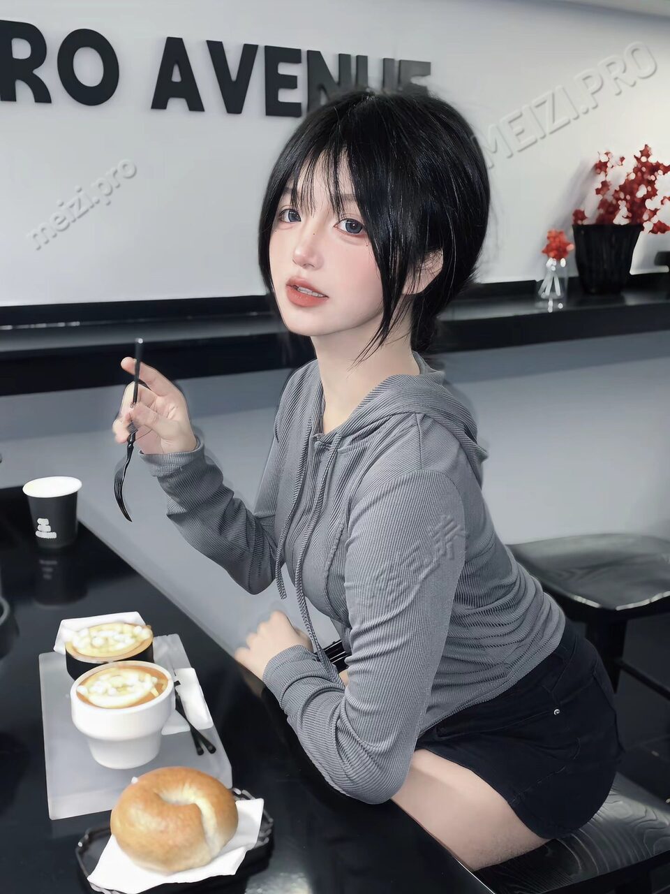 浙江 杭州 19岁 158cm 41 B杯 学生 货真价实的学生妹,清纯温柔,性格乖巧又听话,极其好说话。私底下能接受轻度SM,配合度直接拉满。自带文艺属性,擅长画画和写作,既有女大的纯真气,又有满腹才情,反差感直接封顶。 SM:是 无套:否 口交:可 过夜:可 可飞:可 价格:7 特点:货真价实的学生妹,清纯温柔,性格乖巧又听话,极其好说话。私底下能接受轻度SM,配合度直接拉满。自带文艺属性,擅长画画和写作,既有女大的纯真气,又有满腹才情,反差感直接封顶。