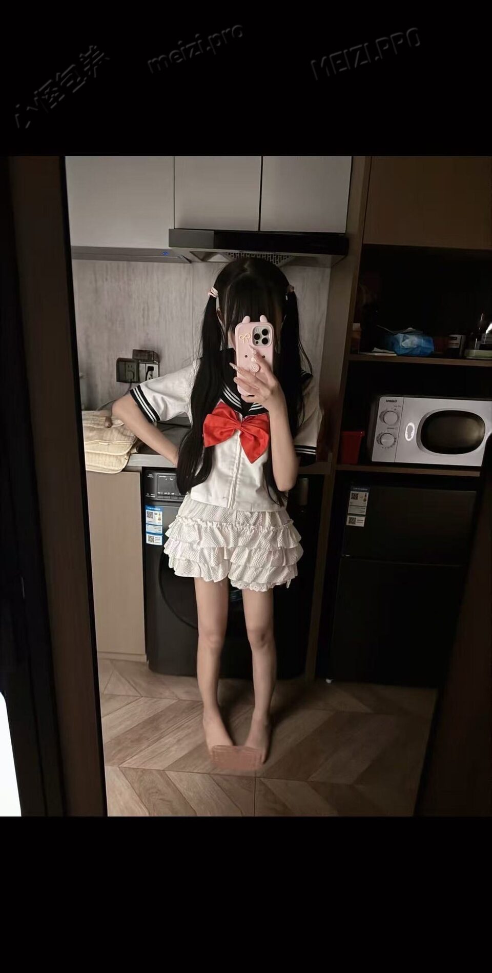 广东 广州 18岁 155cm 74 B杯 学生 长了一张让人想掐一把的可爱初恋脸,性格更是极品,又乖又懂事,从来不作不闹。 属于那种给点阳光就灿烂、巨好哄的小甜心 SM:是 无套:否 口交:可 过夜:可 可飞:可 价格:4 特点:长了一张让人想掐一把的可爱初恋脸,性格更是极品,又乖又懂事,从来不作不闹。 属于那种给点阳光就灿烂、巨好哄的小甜心