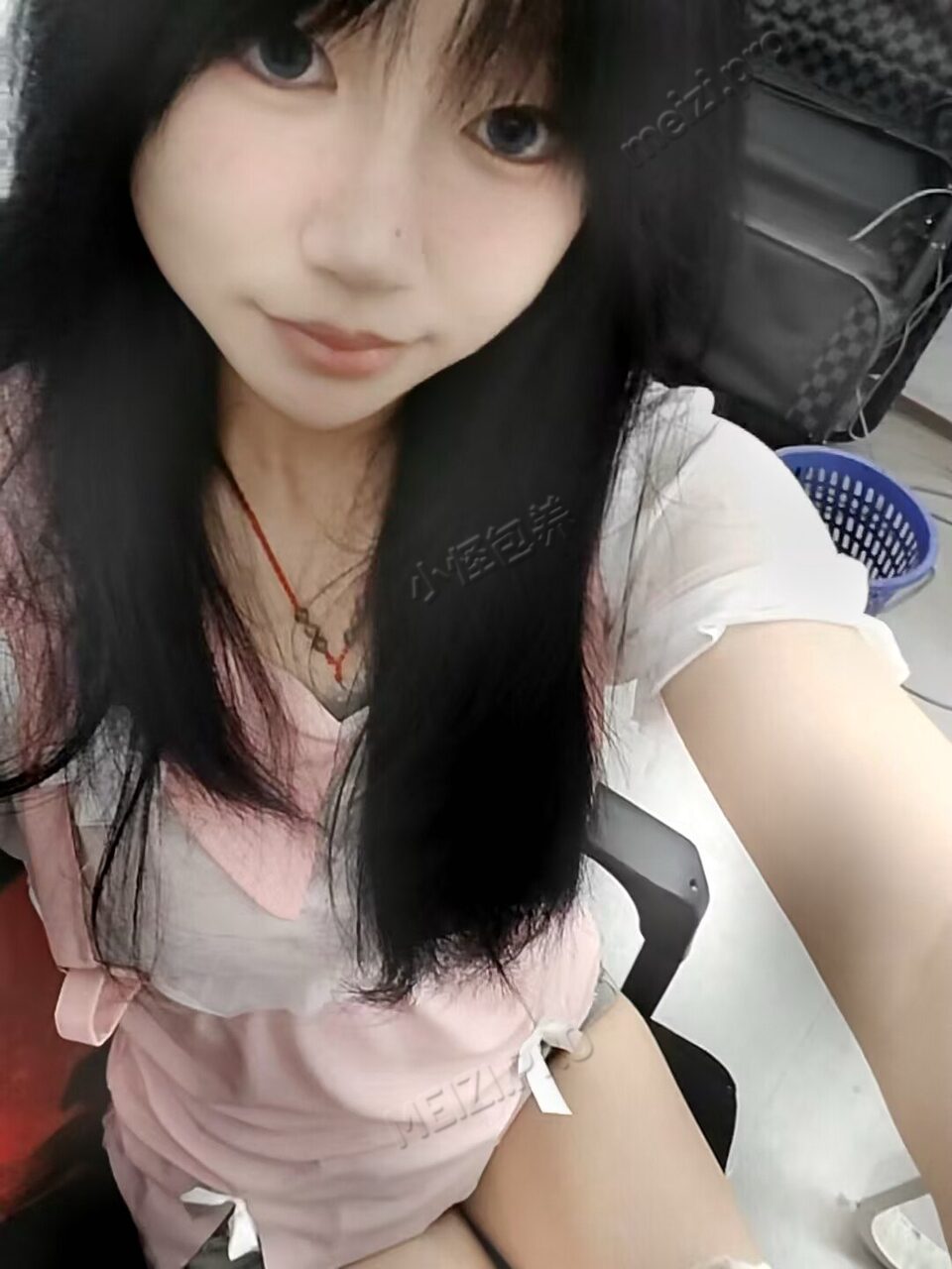 浙江 慈溪 18岁 161cm 94 B杯 无业 反差 抽烟纹身:无纹身 SM:否 无套:可 口交:可 过夜:可 同居:可 可飞:可 价格:8 特点:反差