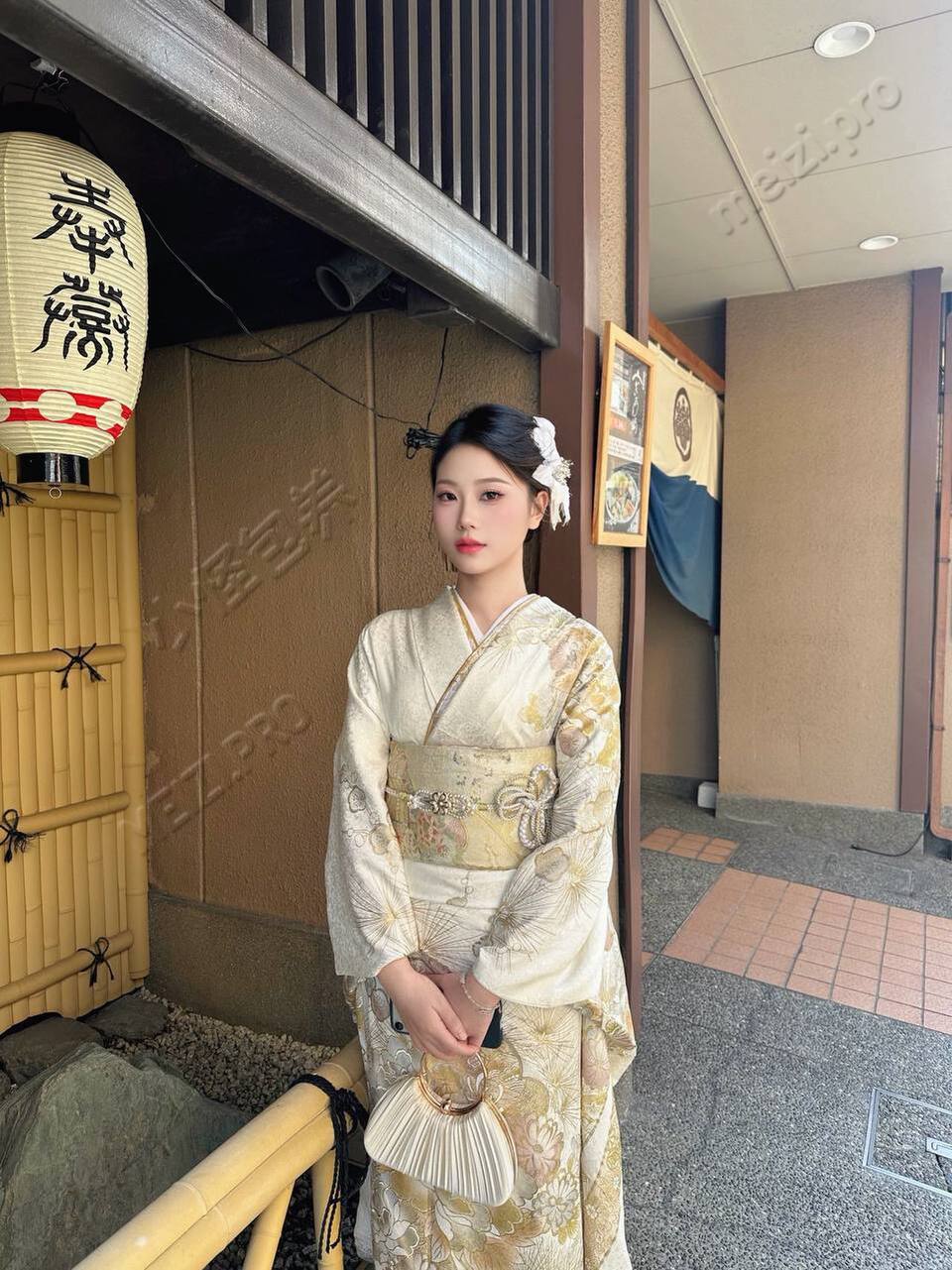 广东 深圳 21岁 167cm 104 C杯 学生 喜欢国画网球 冷白皮 温柔反差 高度提供情绪价值 抽烟纹身:无 SM:是 无套:可 口交:可 过夜:可 同居:否 可飞:可,其他城市,港澳 价格:15 特点:喜欢国画网球 冷白皮 温柔反差 高度提供情绪价值