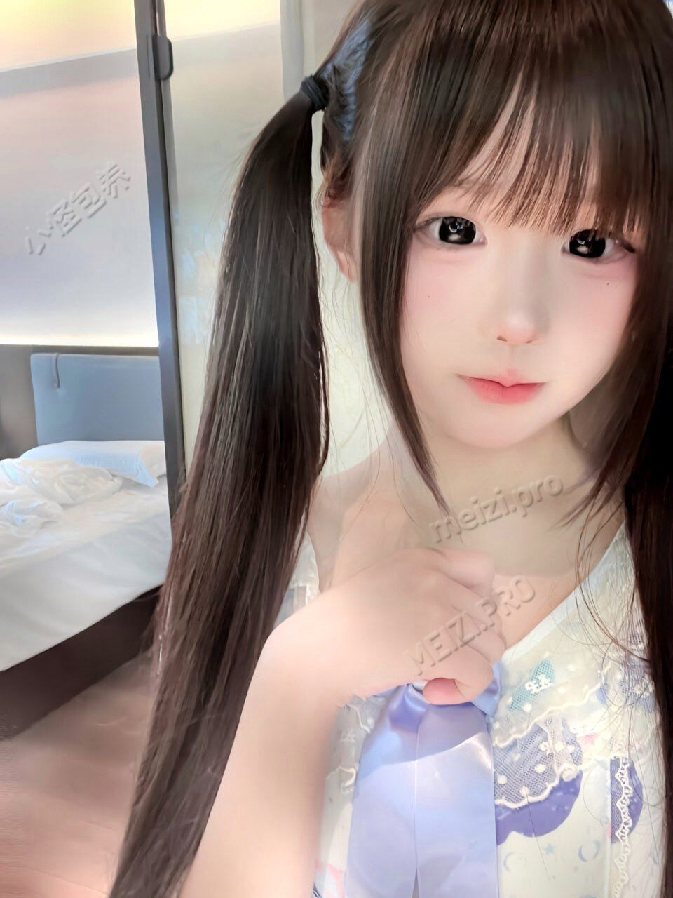 四川 成都 17岁 165cm 112 B杯 学生 可以提供情绪价值 抽烟纹身:无 SM:是 无套:可 口交:可 过夜:可 同居:否 可飞:可 价格:5 特点:可以提供情绪价值