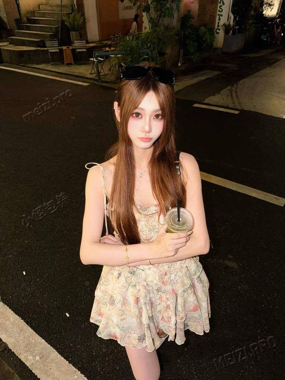 广东 深圳 25岁 165cm 85 B杯 主播 主播 素颜好看 皮肤很白 腰很细 有马甲线 卡姿兰大眼睛 会英语日常交流 抽烟纹身:无 SM:否 无套:否 口交:可 过夜:可 同居:否 可飞:能 价格:22 特点:主播 素颜好看 皮肤很白 腰很细 有马甲线 卡姿兰大眼睛 会英语日常交流