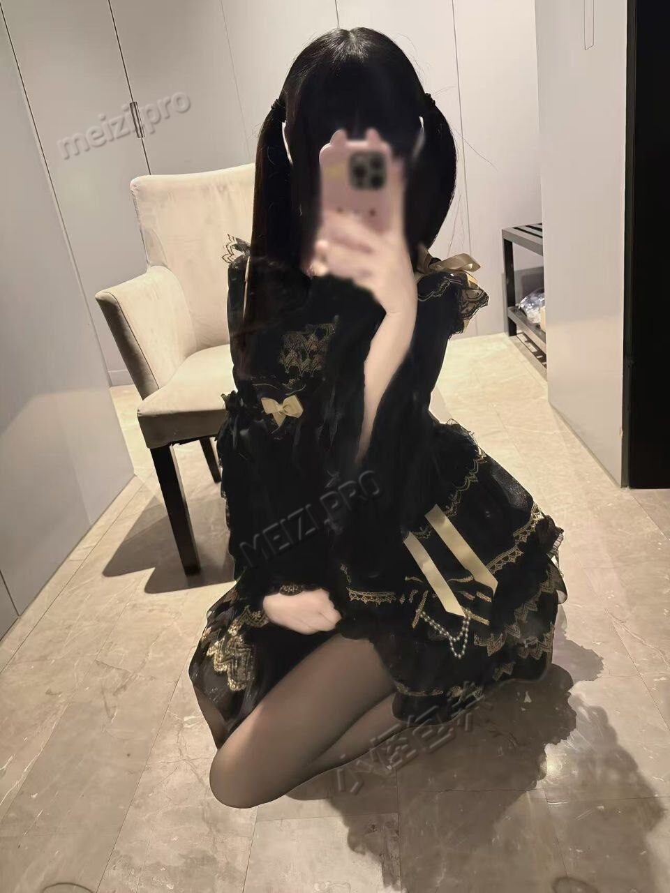 河南 郑州 18岁 165cm 95 A杯 活泼可爱,比较有趣,比较温柔,爱说话 抽烟纹身:无 SM:否 无套:否 口交:否 过夜:可 同居:可 可飞:可 价格:7 特点:活泼可爱,比较有趣,比较温柔,爱说话