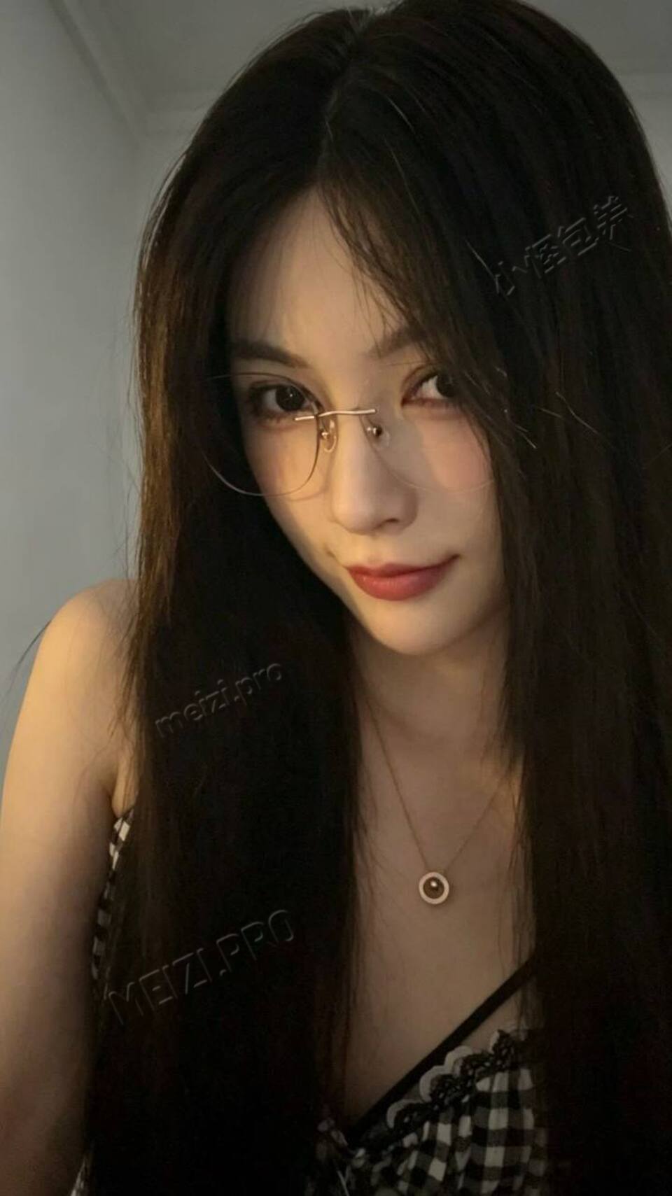 江苏 南京 24岁 161cm 48 B杯 护士 无整容,中俄混血,五官特别精致 眼睛很好看 圈子干净 素颜无压力 抽烟纹身:无 SM:否 无套:否 口交:可 过夜:可 同居:可 可飞:可 价格:6 特点:无整容,中俄混血,五官特别精致 眼睛很好看 圈子干净 素颜无压力