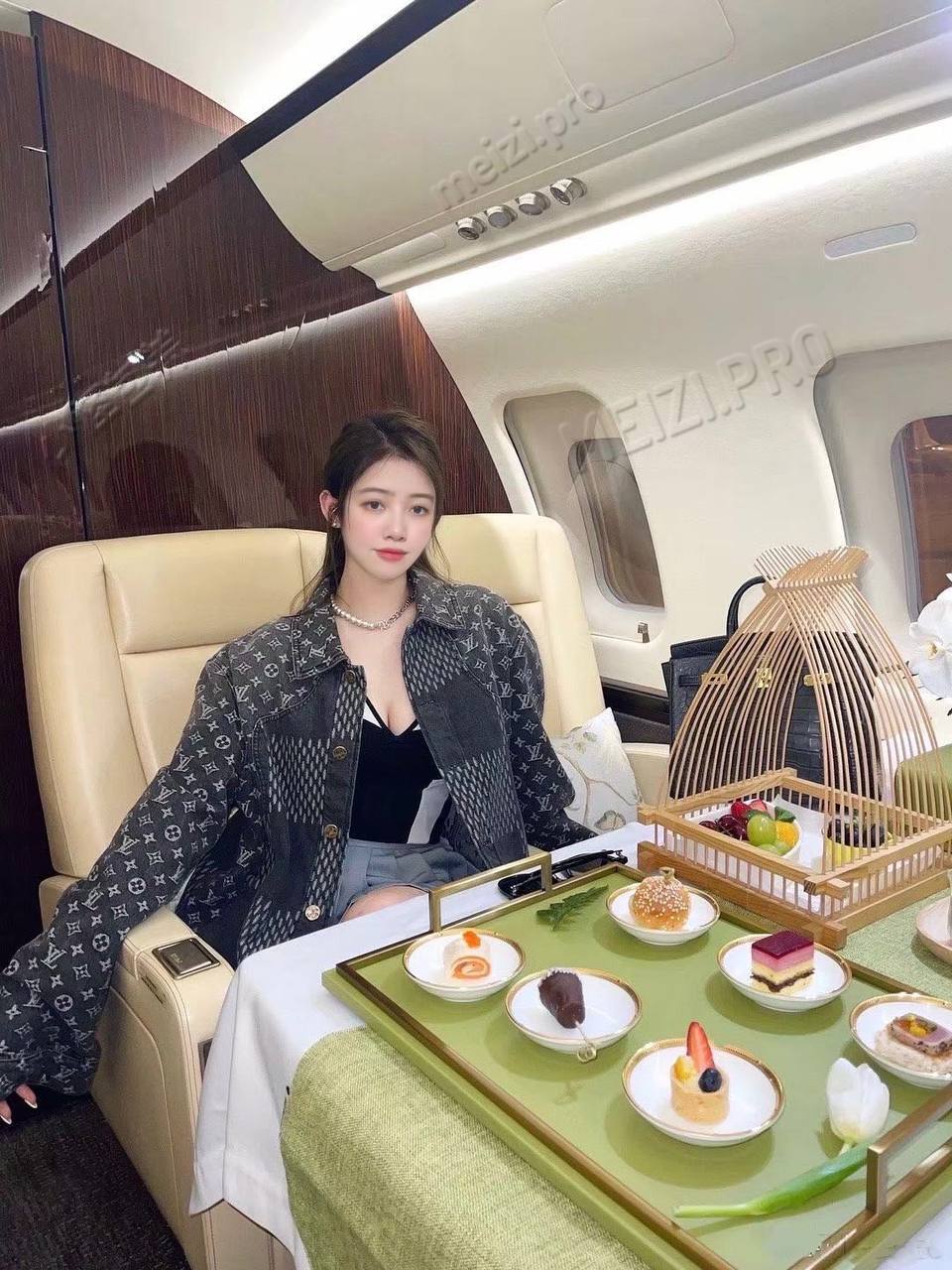 广东 广州 25岁 175cm 113 C杯 空乘 在飞空乘 钢琴电子琴十级可查app，抖音13w粉丝 抽烟纹身:无 SM:轻微 无套:否 口交:可 过夜:可 同居:否 可飞:能 价格:22 特点:在飞空乘 钢琴电子琴十级可查app，抖音13w粉丝