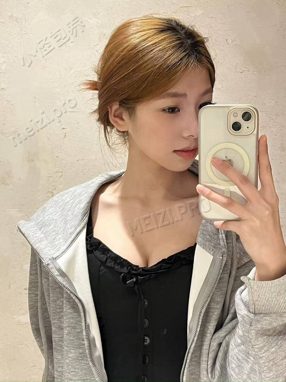 湖南 长沙 18岁 160cm 88 B杯 女生 长相清纯甜美,事少,接受度高 SM:是 无套:可 口交:可 过夜:可 同居:可 可飞:可 价格:9 特点:长相清纯甜美,事少,接受度高