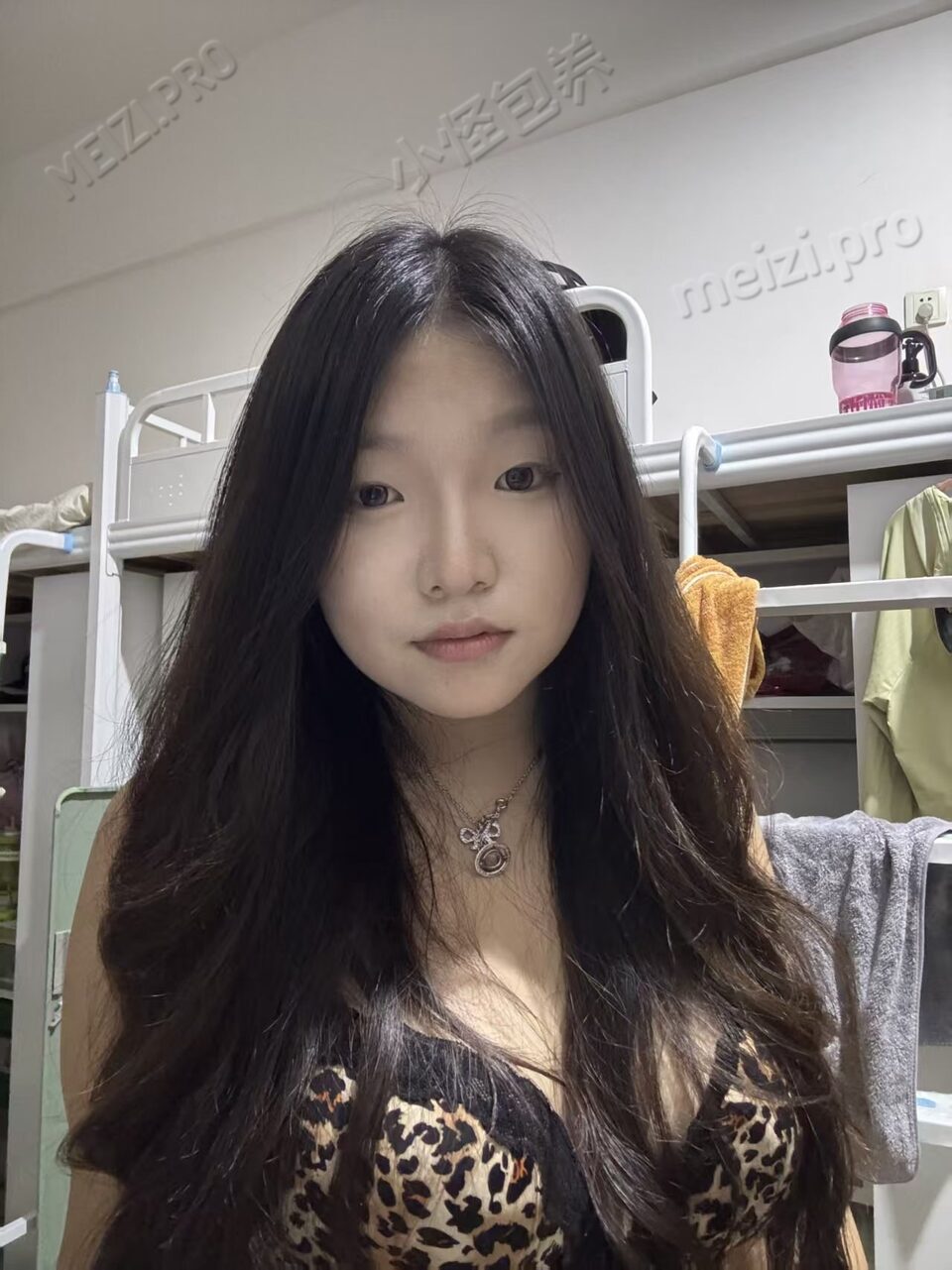 山东 烟台 20岁 165cm 133 C杯 学生 听话 一般都能接受 臀比较大 抽烟纹身:无 SM:是 无套:可 口交:可 过夜:否 同居:否 可飞:否 价格:1.5 特点:听话 一般都能接受 臀比较大