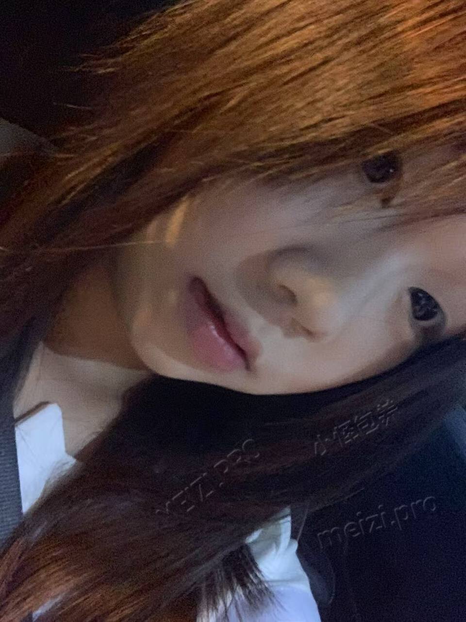 浙江 杭州 18岁 155cm 78 B杯 收银员 可爱卖萌反差 嫩妹B紧实 好说话会配合 抽烟纹身:无纹身 SM:否 无套:否 口交:可 过夜:可 同居:否 可飞:否 价格:10 特点:可爱卖萌反差 嫩妹B紧实 好说话会配合