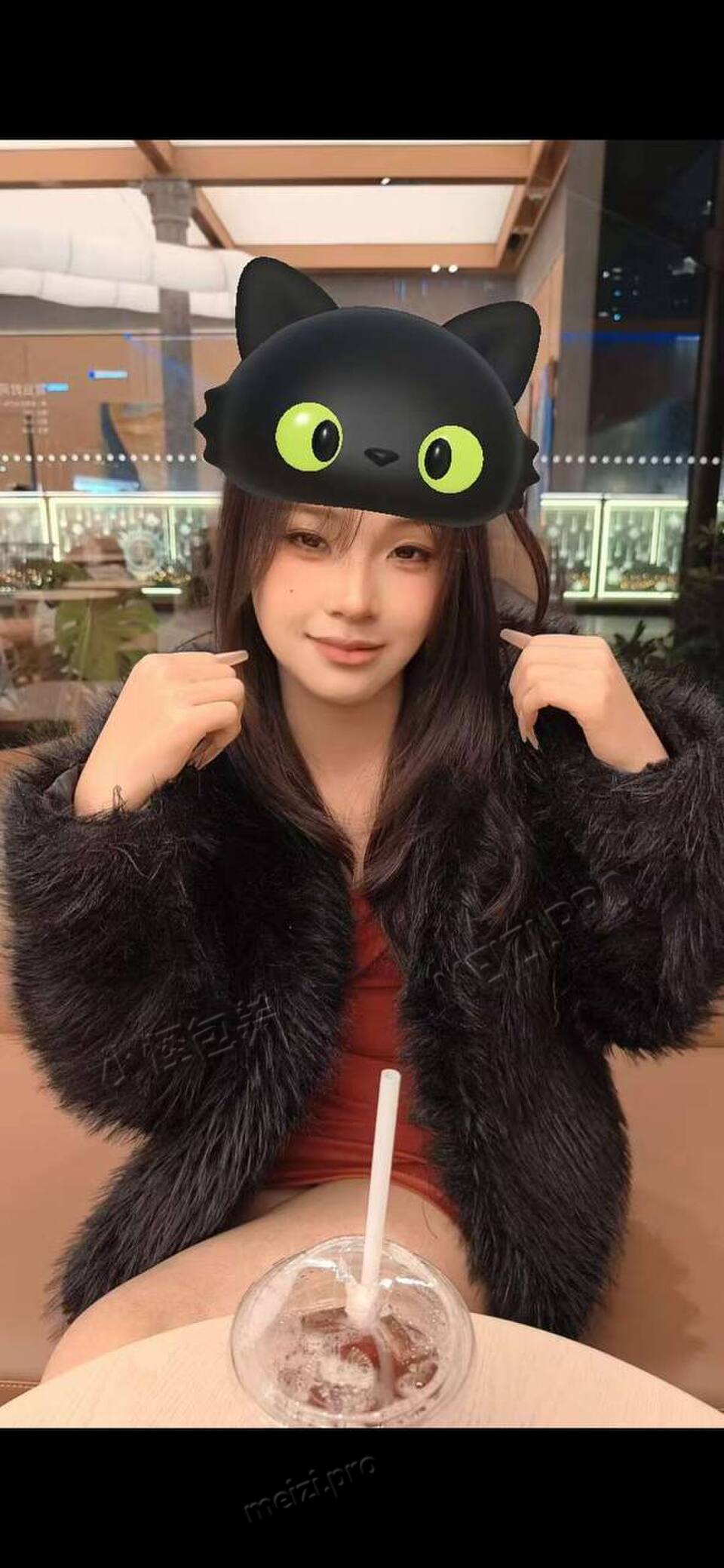 四川 成都 20岁 165cm 90 B杯 无 抽烟纹身:无 SM:否 无套:否 口交:否 过夜:可 同居:可 价格:10