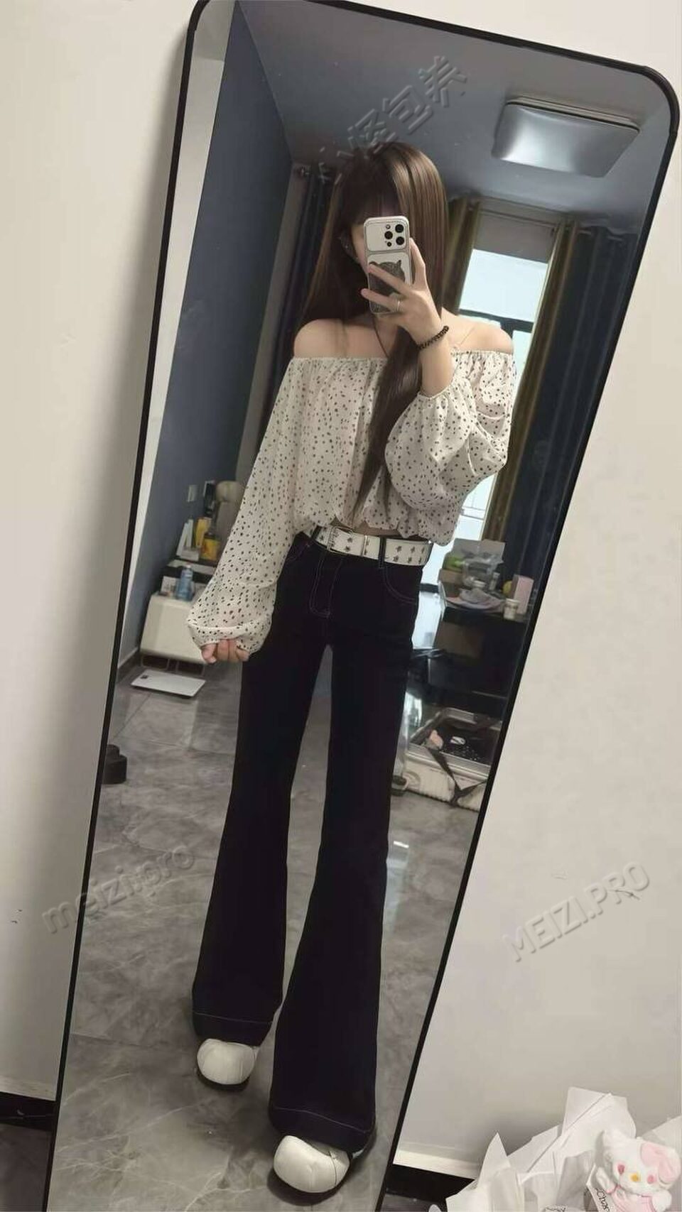 广东 佛山 18岁 167cm 103 B杯 学生 性格好皮肤白 抽烟纹身:无 SM:否 无套:可 口交:否 过夜:可 同居:否 可飞:不能 价格:10 特点:性格好皮肤白