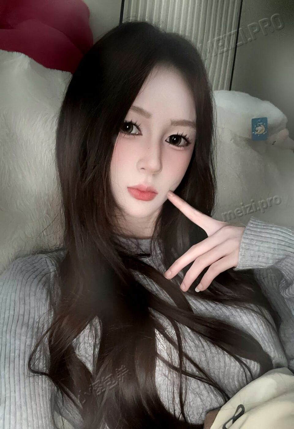 浙江 杭州 19岁 166cm 84 B杯 刚实习 腿长,温柔体贴,配合,听话 抽烟纹身:无 SM:否 无套:否 口交:否 过夜:可 同居:可 可飞:可 价格:15 特点:腿长,温柔体贴,配合,听话