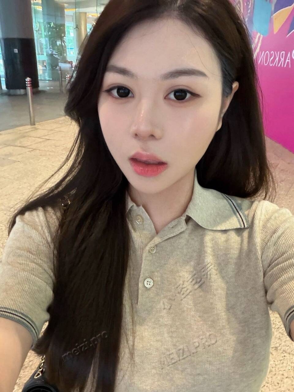 广东 深圳 22岁 168cm 110 D杯 学生 谈吐优雅. 可纯可欲. 小巧型 皮肤粉白，无整，无纹身全程配合满分 女朋友feel 开朗 爱笑女孩 抽烟纹身:无 SM:是 无套:可 口交:可 过夜:可 同居:可 可飞:能 价格:50 特点:谈吐优雅. 可纯可欲. 小巧型 皮肤粉白，无整，无纹身全程配合满分 女朋友feel 开朗 爱笑女孩