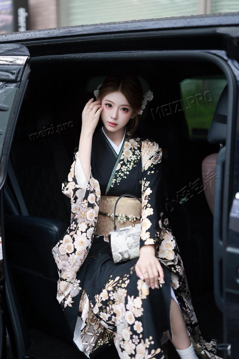 四川 成都 23岁 170cm 90 C杯 自由职业 只谈过两次恋爱 圈子干净 大方得体 抽烟纹身:无 SM:是 无套:否 口交:可 过夜:可 可飞:可外省港澳出村 价格:35 特点:只谈过两次恋爱 圈子干净 大方得体