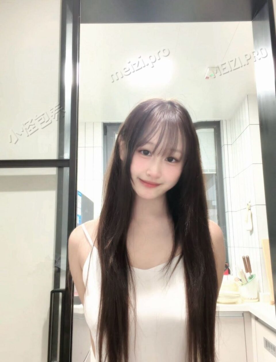 江苏 南京 18岁 163cm 99 C杯 学生 会说话 声音甜美 胸大 水多 配合度高 SM:是 无套:可 口交:可 过夜:可 同居:否 可飞:可 价格:12 特点:会说话 声音甜美 胸大 水多 配合度高