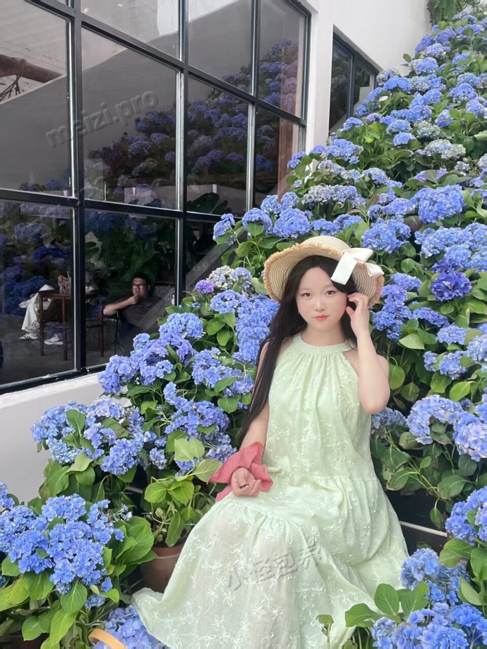 湖北 荆州 18岁 158cm 112 B杯 学生 处女 支持检测 性格开朗 会唱歌 皮肤白皙嫩 没接触过这方面 抽烟纹身:不抽烟无纹身 SM:否 无套:否 口交:可 过夜:否 同居:可 可飞:否 价格:7 特点:处女 支持检测 性格开朗 会唱歌 皮肤白皙嫩 没接触过这方面
