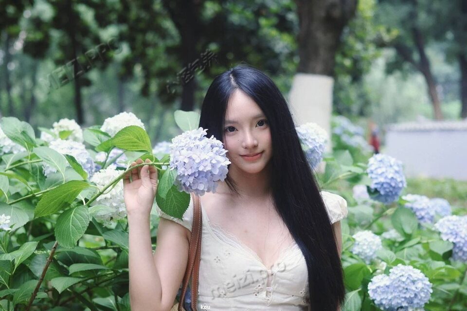 湖北 宜昌 21岁 165cm 105 B杯 学生 长期健身瑜伽腰细丰满敏感M倾向无纹身无不良经历识大体不做作性格温柔可爱体贴细心无公主病不娇气从小学习国画书法气质良好审美良好喜欢滑雪徒步弹吉他学习能力良好专业综合成绩2/216获得过国奖学院最高奖学金 抽烟纹身:无 SM:是 无套:否 过夜:可 同居:可 可飞:可 价格:30 特点:长期健身瑜伽腰细丰满敏感M倾向无纹身无不良经历识大体不做作性格温柔可爱体贴细心无公主病不娇气从小学习国画书法气质良好审美良好喜欢滑雪徒步弹吉他学习能力良好专业综合成绩2/216获得过国奖学院最高奖学金