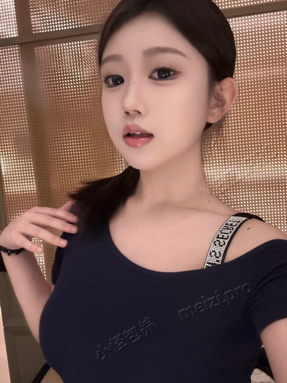 浙江 杭州 20岁 163cm 99 C杯 学生 清纯 听话 抽烟纹身:无 SM:是 无套:否 口交:可 过夜:可 同居:可 可飞:可 港澳 价格:16 特点:清纯 听话