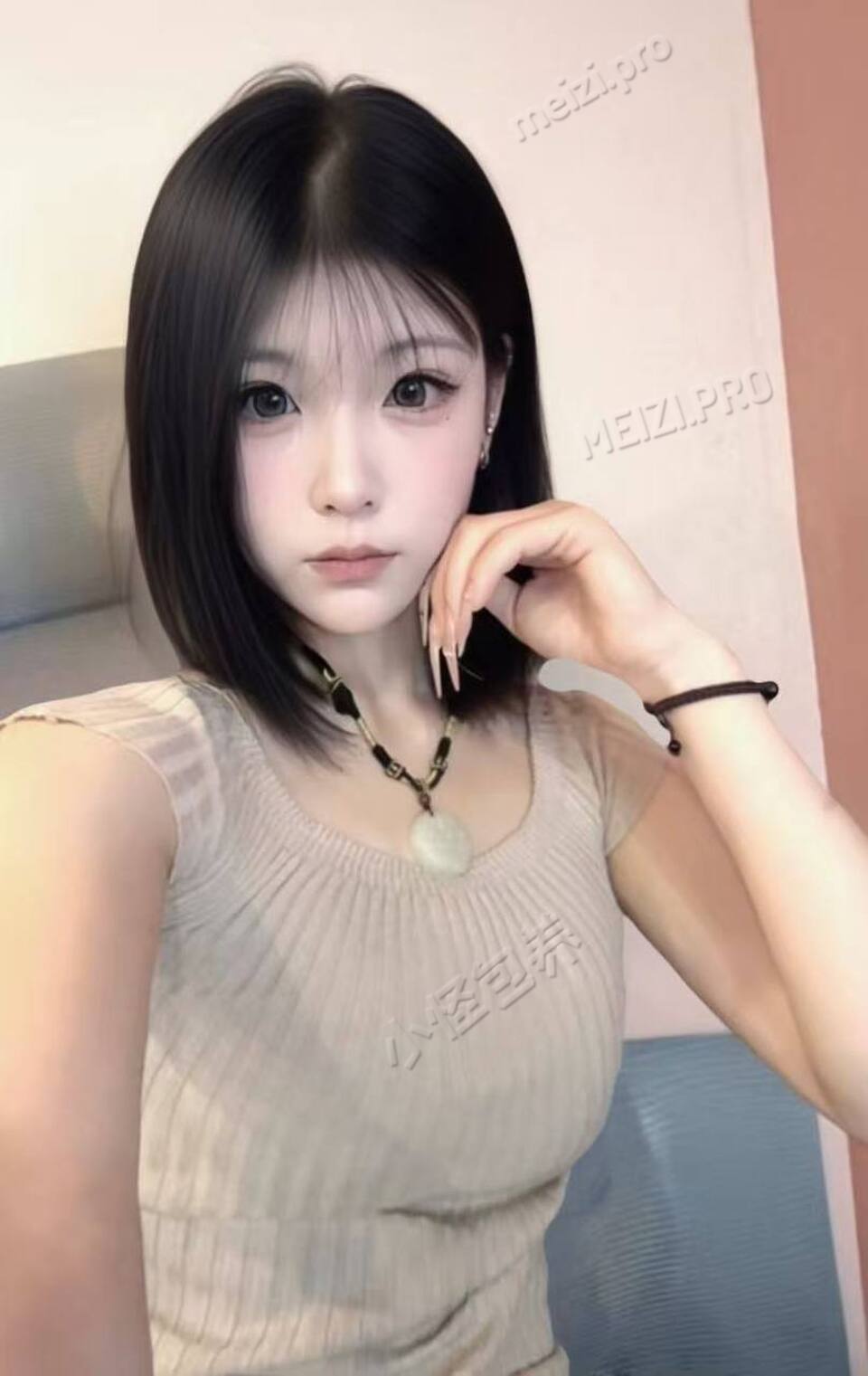 陕西 西安 19岁 163cm 100 B杯 女生 LL 新人第一次找,0基础 抽烟纹身:抽烟 SM:是 无套:否 口交:否 过夜:可 同居:可 可飞:看距离 价格:12 特点:LL 新人第一次找,0基础