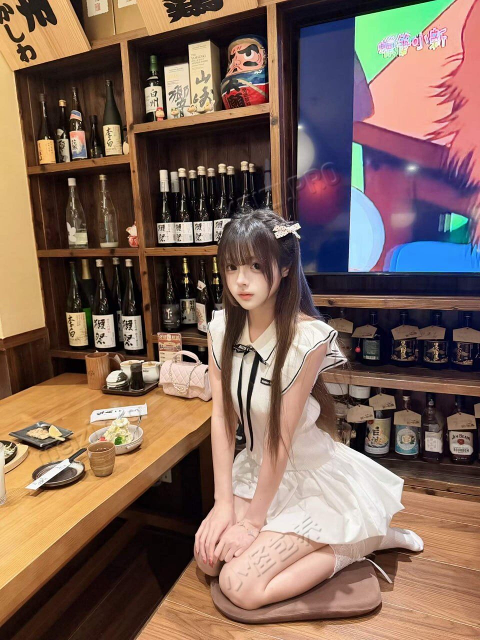 四川 成都 18岁 163cm 90 B杯 女生 全身无整 白虎 比较热情 喜欢cos 抽烟纹身:无 SM:是 无套:可 口交:可 过夜:可 同居:可 可飞:可 包括港澳 价格:10 特点:全身无整 白虎 比较热情 喜欢cos