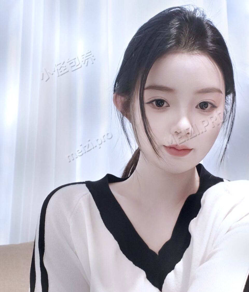 江西 南昌 21岁 158cm 90 B杯 待业 乖巧听话,爱撒娇 抽烟纹身:无纹身 SM:部分 无套:加1000 口交:可 过夜:可 同居:可 可飞:可 价格:10 特点:乖巧听话,爱撒娇