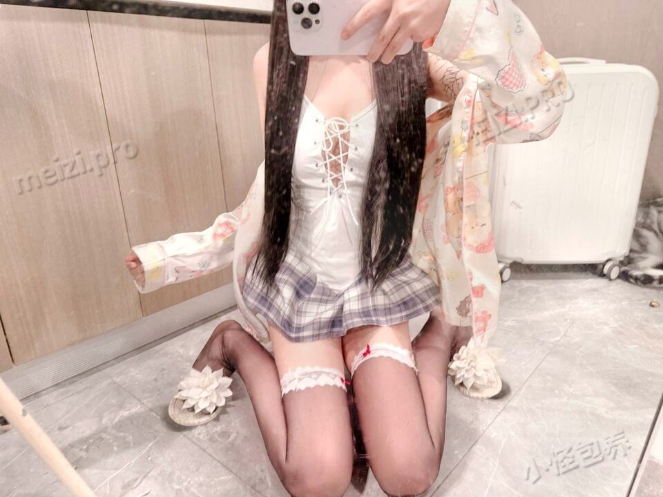 湖南 长沙 18岁 165cm 100 C杯 无 乖活好水多,单双,长短期都可谈 抽烟纹身:有纹身 SM:否 无套:可 口交:可 过夜:可 同居:否 可飞:可 价格:15 特点:乖活好水多,单双,长短期都可谈