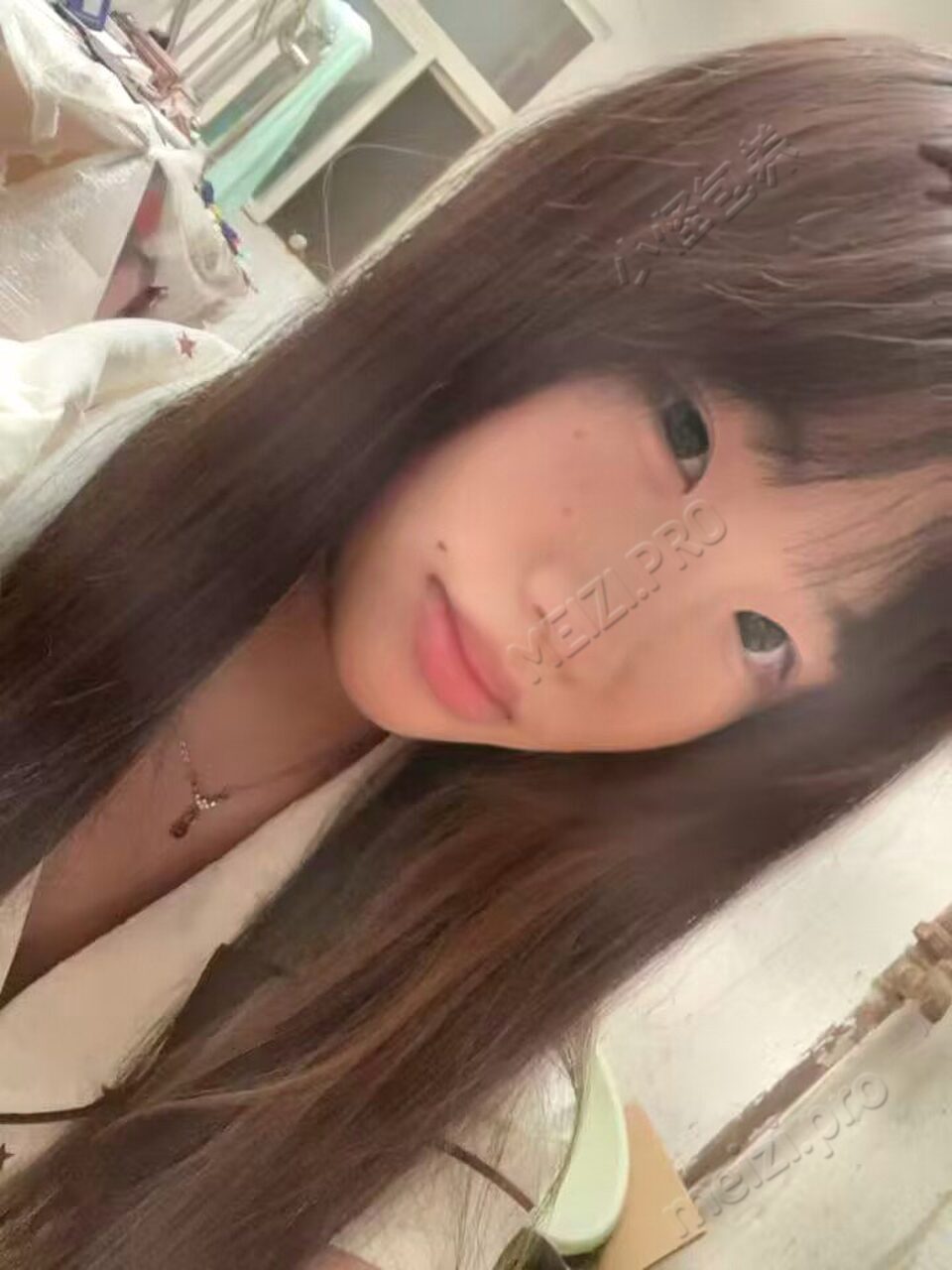 河南 信阳 18岁 165cm 96 B杯 学生 长得好看,身材好 抽烟纹身:没纹身 SM:否 无套:可 口交:否 过夜:否 同居:否 可飞:不 价格:8 特点:长得好看,身材好