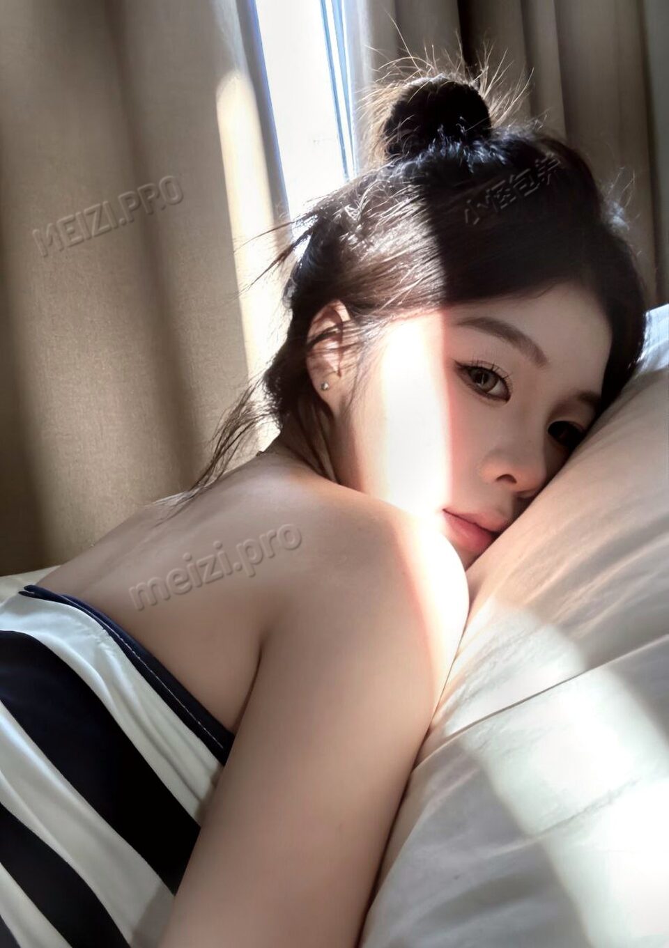 广西 百色 18岁 153cm 83 B杯 学生 情绪稳定性格活泼 抽烟纹身:无抽烟有纹身 SM:是 无套:可 口交:可 过夜:可 同居:可 可飞:目前这段时间不方便 价格:10 特点:情绪稳定性格活泼
