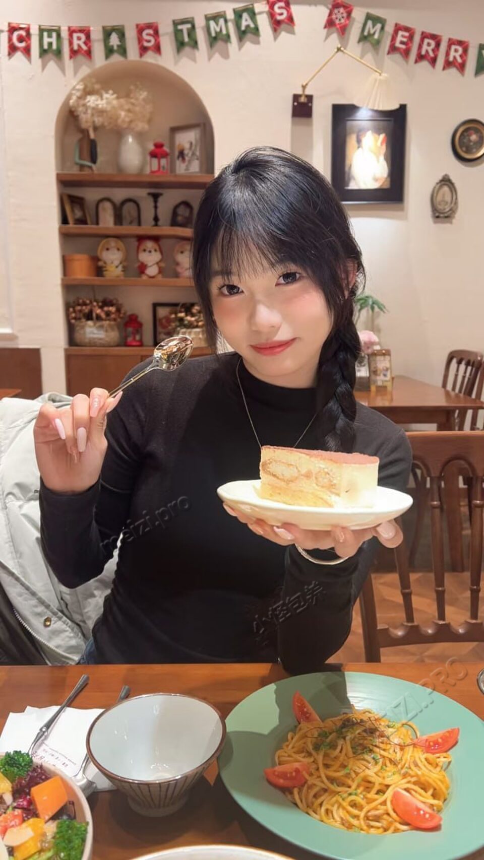 湖南 怀化 18岁 168cm 94 A杯 学生 性格好,玩得开 抽烟纹身:无 SM:是 无套:可 口交:可 过夜:可 同居:否 可飞:可 不接本地 价格:3 特点:性格好,玩得开