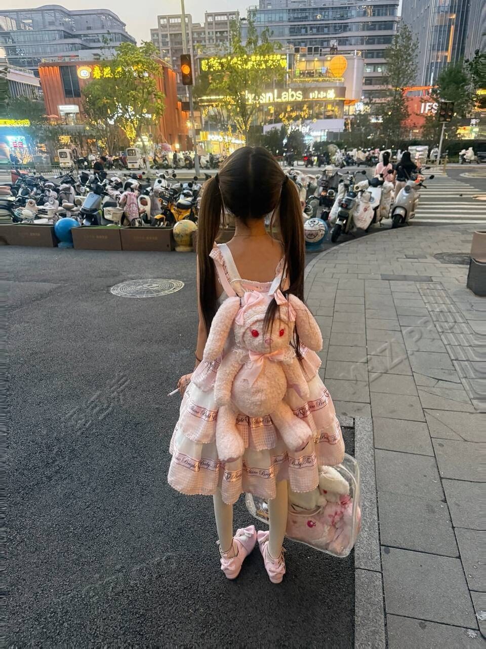 河南 郑州 三门峡 18岁 155cm 76 B杯 待业 白幼嫩,三点粉 抽烟纹身:有纹身 SM:是 无套:否 口交:可 过夜:可 同居:可 可飞:可 价格:3/6 特点:白幼嫩,三点粉