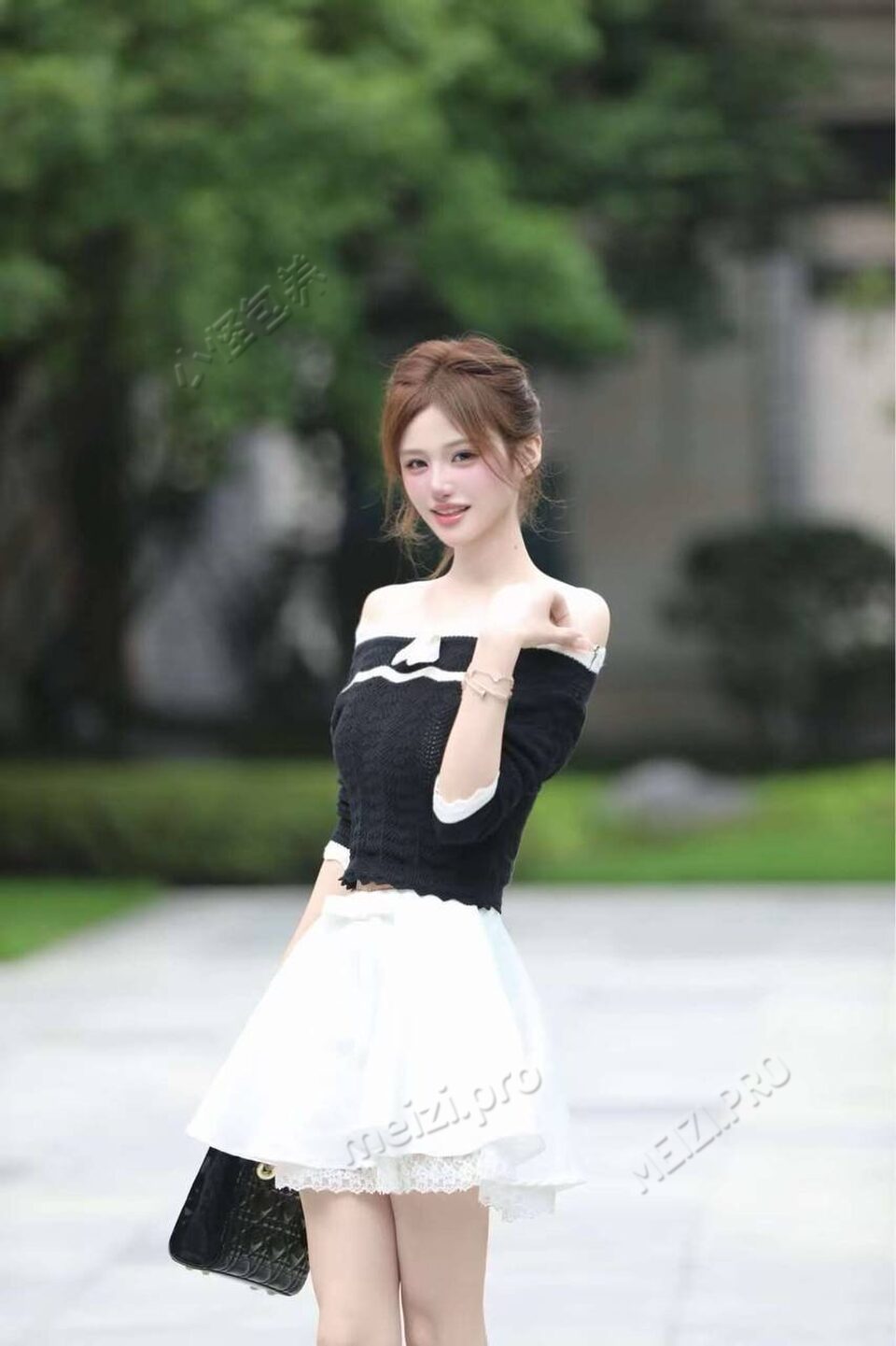 四川 成都 18岁 168cm 46 B杯 学生 性格活泼,贴心陪伴让你自在放松,很会关心人,贴心懂事,皮肤白,口活好,配合度高,贴心服务 抽烟纹身:无 SM:是 无套:否 口交:可 过夜:可 同居:否 可飞:可 价格:14 特点:性格活泼,贴心陪伴让你自在放松,很会关心人,贴心懂事,皮肤白,口活好,配合度高,贴心服务