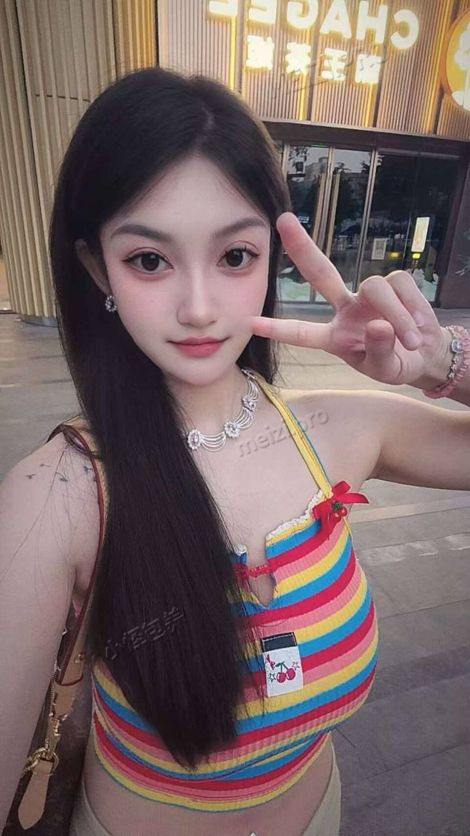 陕西 西安 24岁 168cm 46 D杯 待业 小鸟依人,是纯真撩人的伴侣,床上激情柔和释放无法忘怀的愉悦,细腻呵护让你身心双重满足,专注极致私密时光 抽烟纹身:无 SM:轻度 无套:可 口交:可 过夜:可 同居:否 可飞:可 价格:10 特点:小鸟依人,是纯真撩人的伴侣,床上激情柔和释放无法忘怀的愉悦,细腻呵护让你身心双重满足,专注极致私密时光