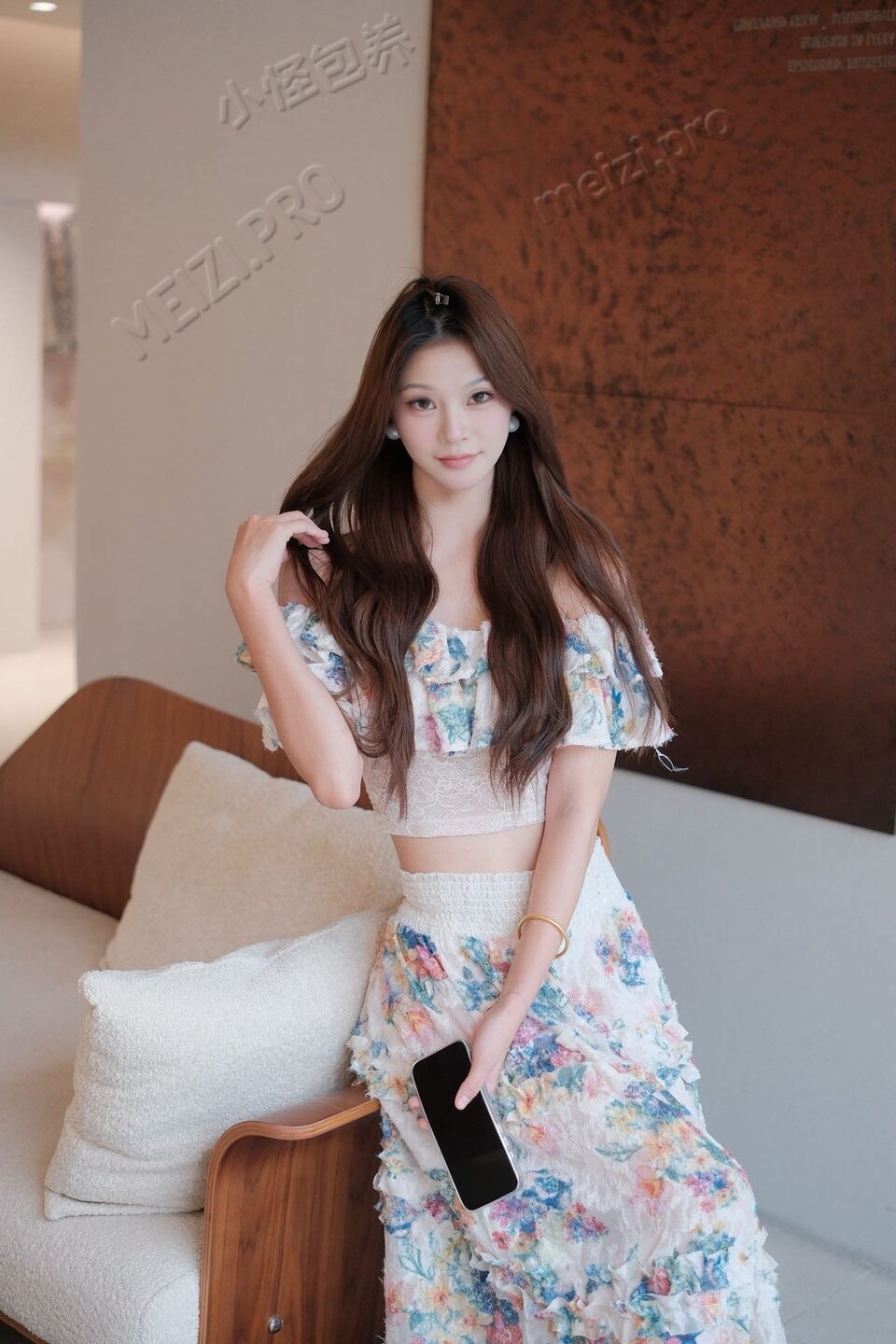 广东 广州 21岁 168cm 92 C杯 学生 唱歌跳舞，会说英语日语 大四学生，可甜可御，性格活泼温柔，懂事不粘人 身材好，爱运动，能提供情绪价值，m属性 全身无整，有马甲线 抽烟纹身:无 SM:否 无套:否 口交:可 过夜:可 同居:可 可飞:可 价格:20 特点:唱歌跳舞，会说英语日语 大四学生，可甜可御，性格活泼温柔，懂事不粘人 身材好，爱运动，能提供情绪价值，m属性 全身无整，有马甲线