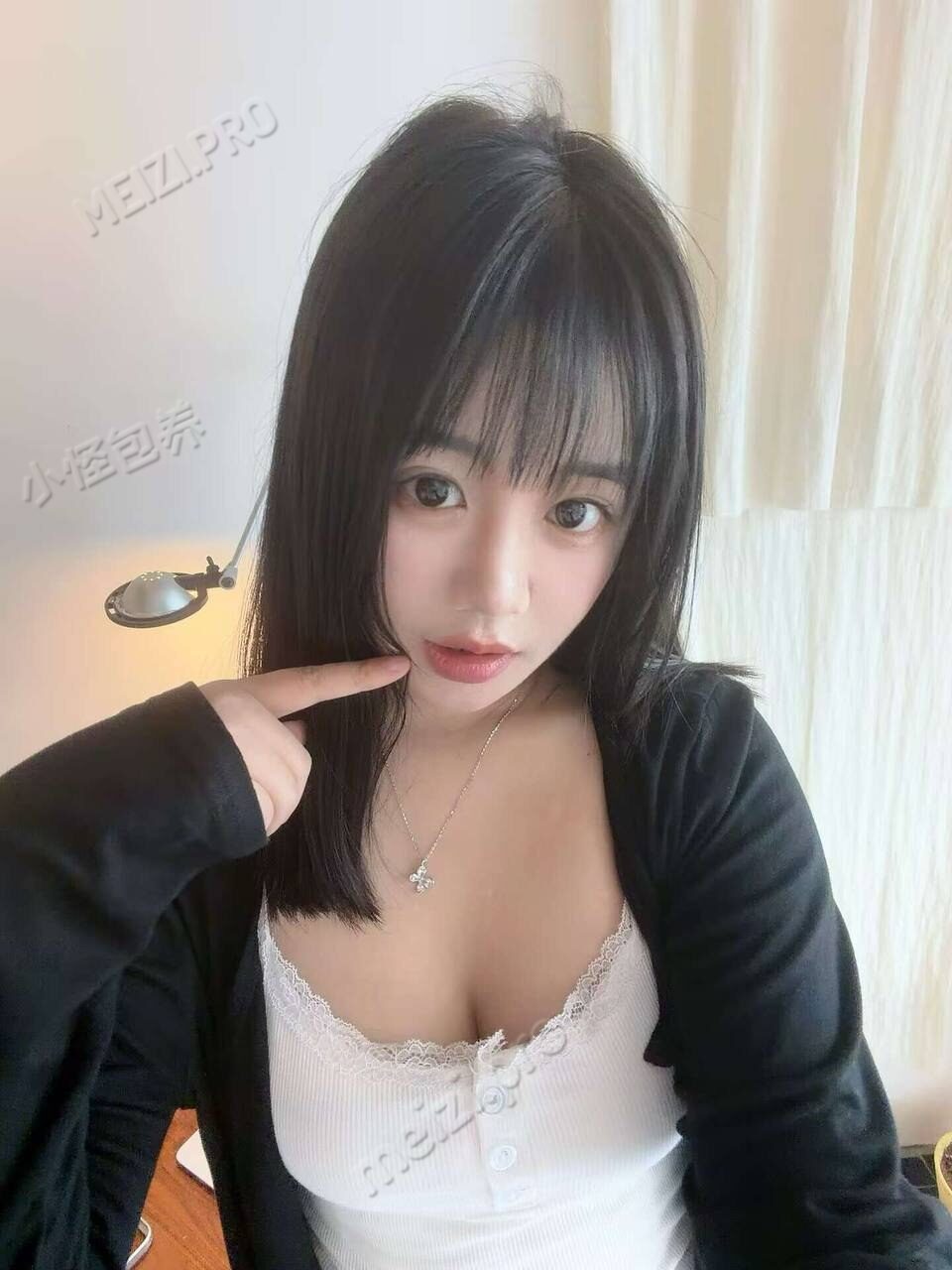 广东 深圳 22岁 156cm 98 B杯 幼师 年轻听话,会提供情绪价值,温柔听话,性格好,皮肤白,主动女友感强,可甜可御,床上迷人带点浪漫,温柔不粘人,全心呵护你的每分每秒 抽烟纹身:无纹身 SM:是 无套:否 口交:可 过夜:可 同居:否 可飞:可 价格:6 特点:年轻听话,会提供情绪价值,温柔听话,性格好,皮肤白,主动女友感强,可甜可御,床上迷人带点浪漫,温柔不粘人,全心呵护你的每分每秒