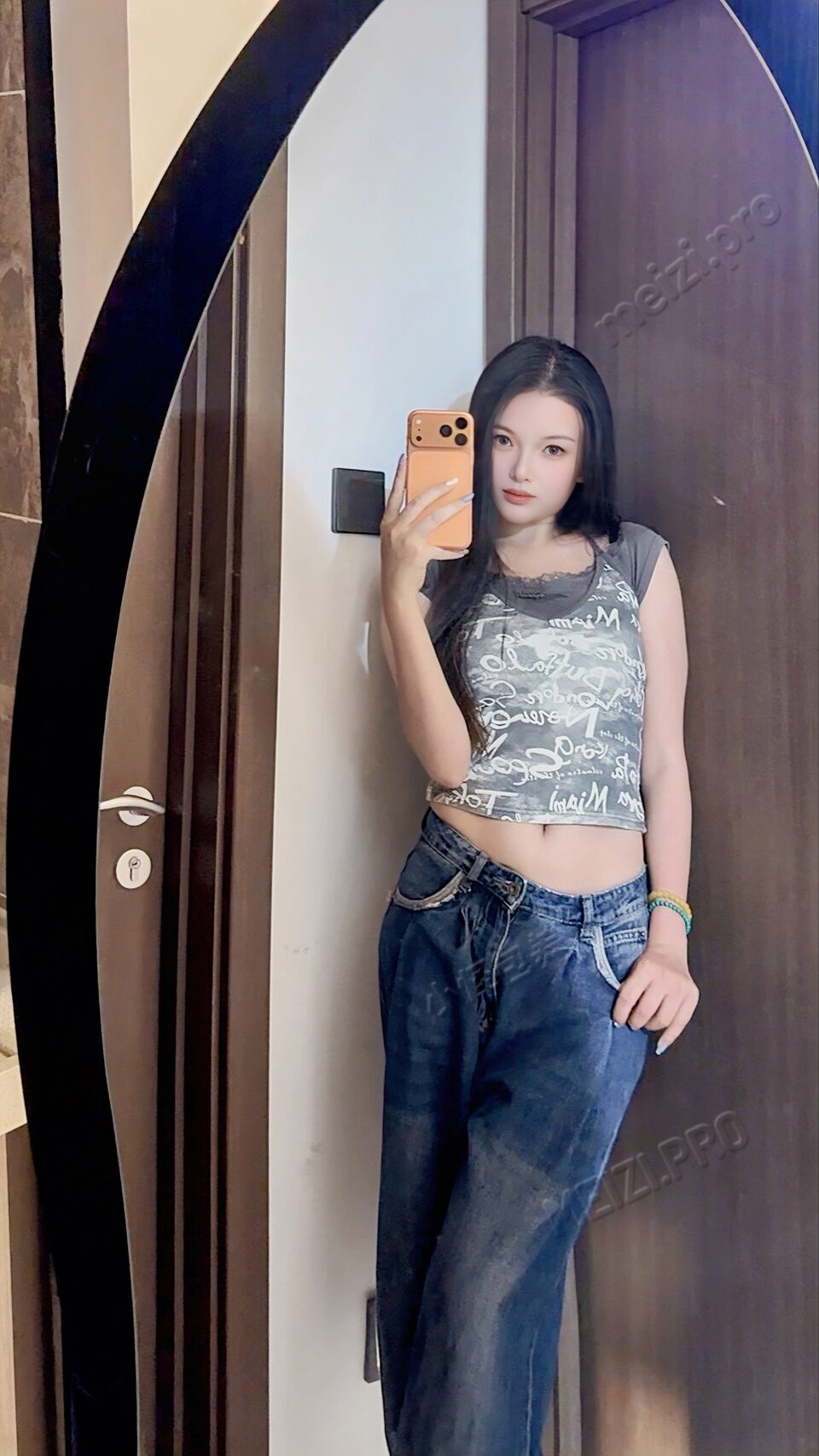 云南 昆明 24岁 163cm 51 B杯 女生 情绪稳定 抽烟纹身:无 SM:否 无套:否 口交:可 过夜:可 同居:否 可飞:都OK 能去港澳 价格:30-50 特点:情绪稳定